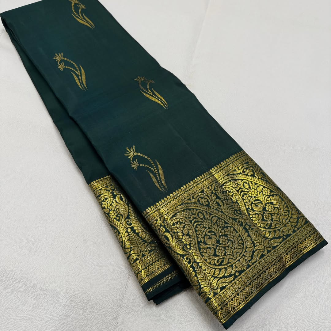 Sumptuous Dark Green Pure Zari Weaving Banarasi Silk Saree With Smashing Blouse Piece