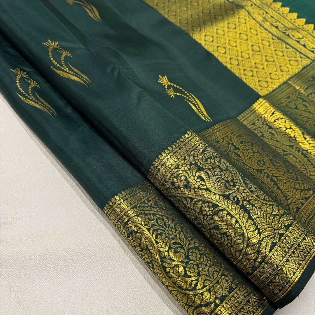 Sumptuous Dark Green Pure Zari Weaving Banarasi Silk Saree With Smashing Blouse Piece