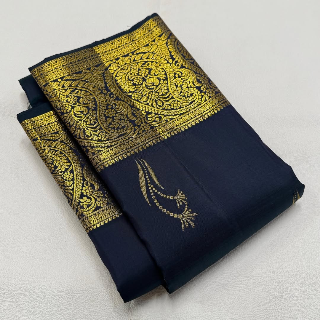 Magnetic Navy Blue Pure Zari Weaving Banarasi Silk Saree With Ravishing Blouse Piece