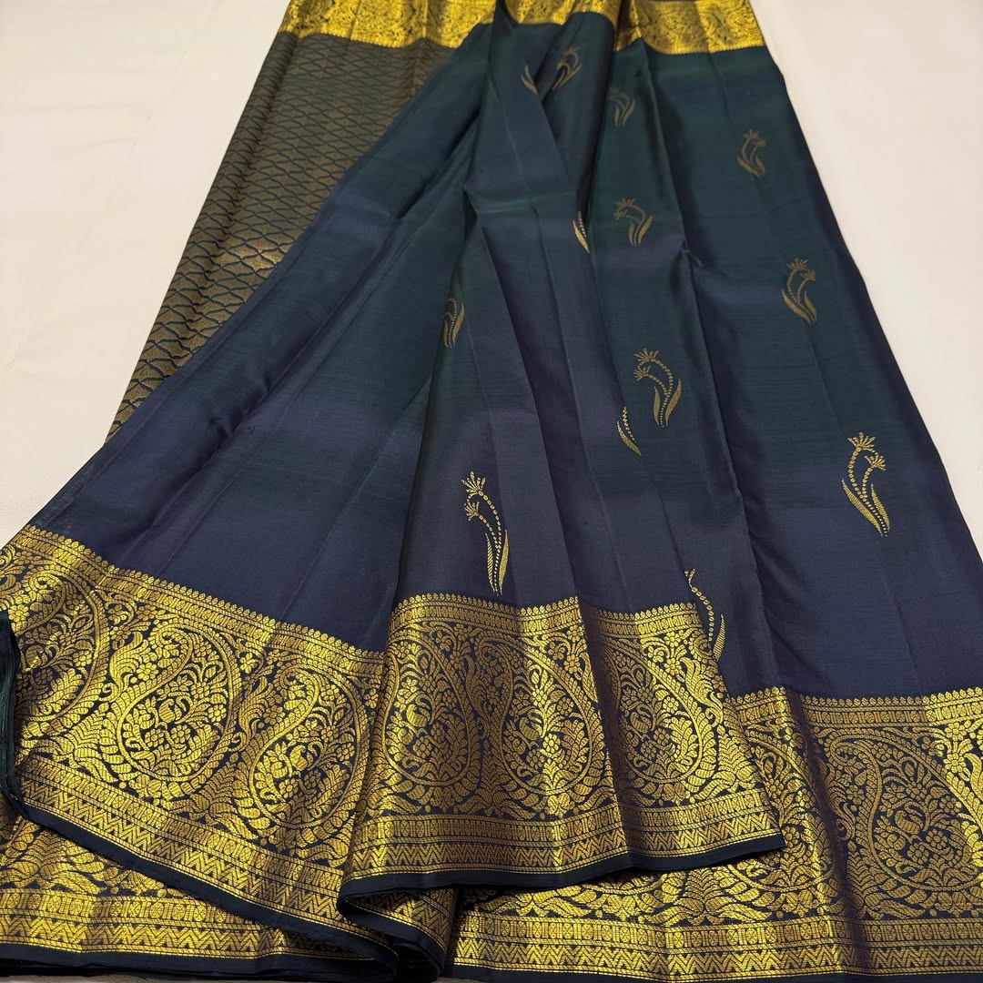 Magnetic Navy Blue Pure Zari Weaving Banarasi Silk Saree With Ravishing Blouse Piece