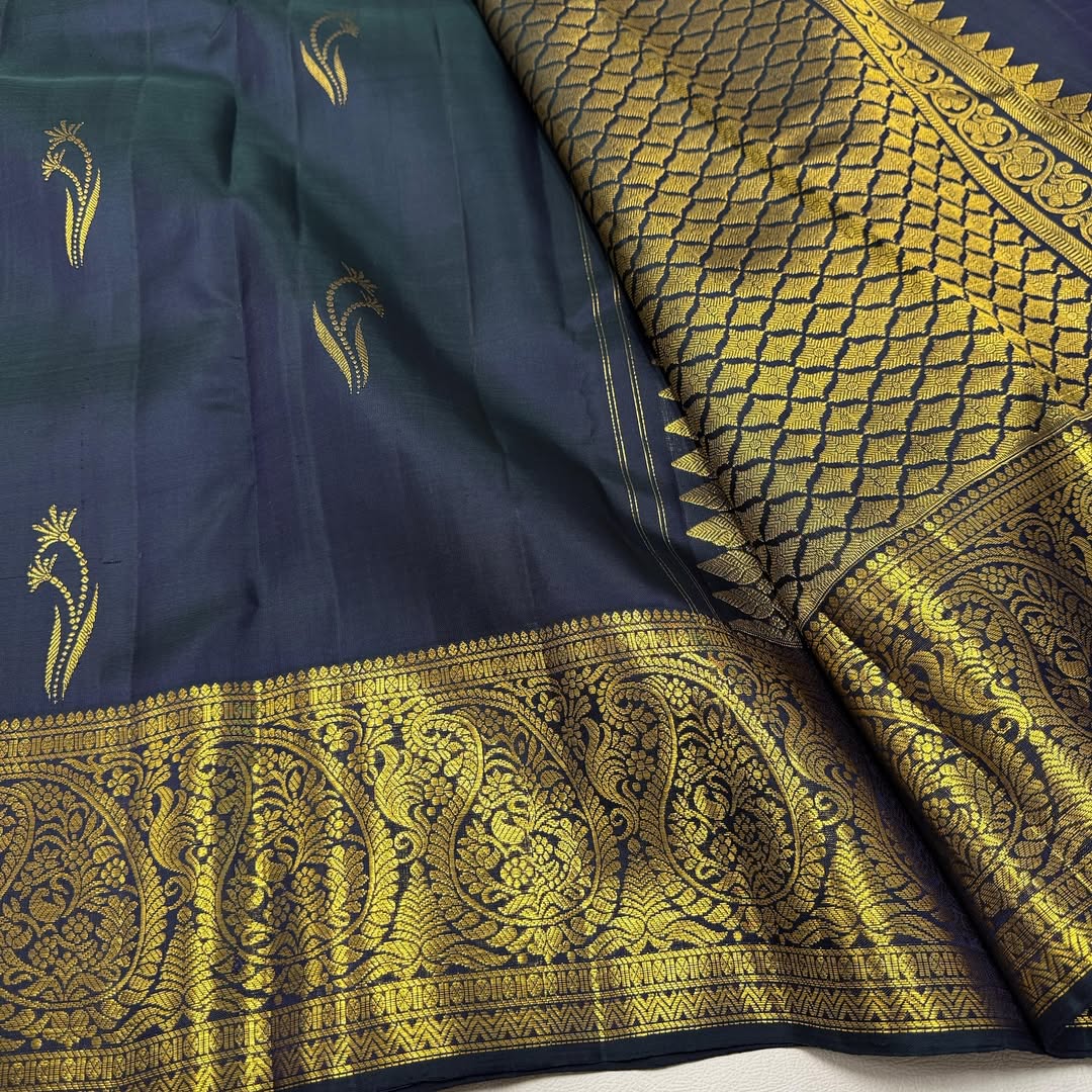 Magnetic Navy Blue Pure Zari Weaving Banarasi Silk Saree With Ravishing Blouse Piece