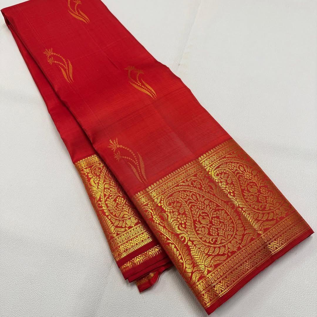 Ornate Red Pure Zari Weaving Banarasi Silk Saree With Majesty Blouse Piece