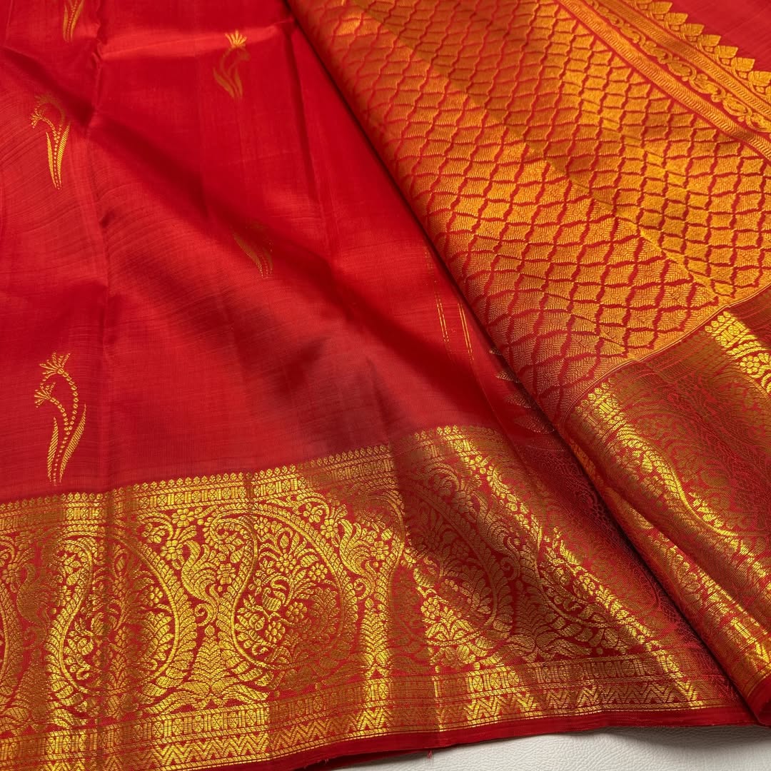 Ornate Red Pure Zari Weaving Banarasi Silk Saree With Majesty Blouse Piece