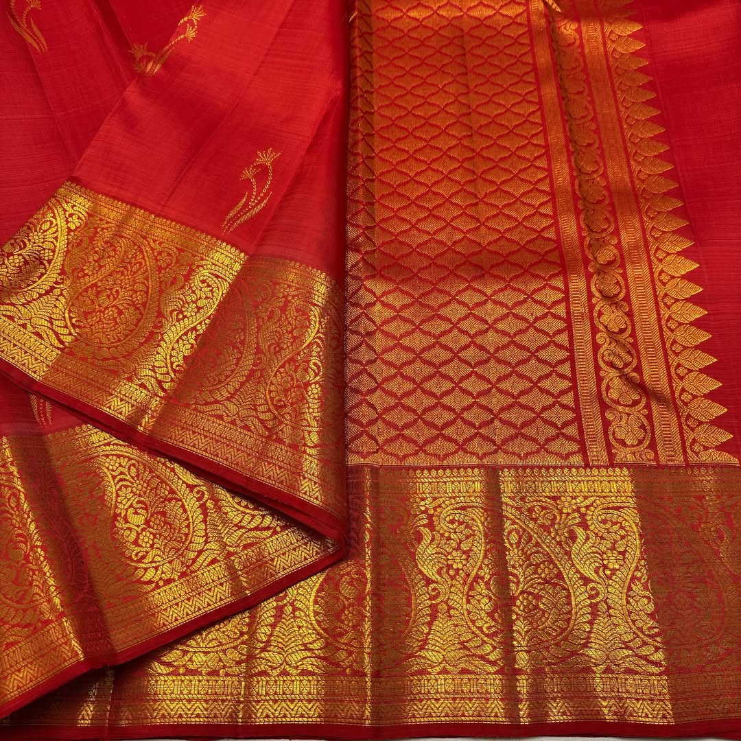 Ornate Red Pure Zari Weaving Banarasi Silk Saree With Majesty Blouse Piece