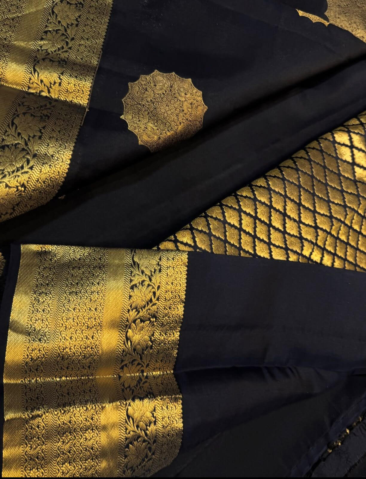 Propinquity Black Pure Zari Weaving Banarasi Silk Saree With Refreshing Blouse Piece
