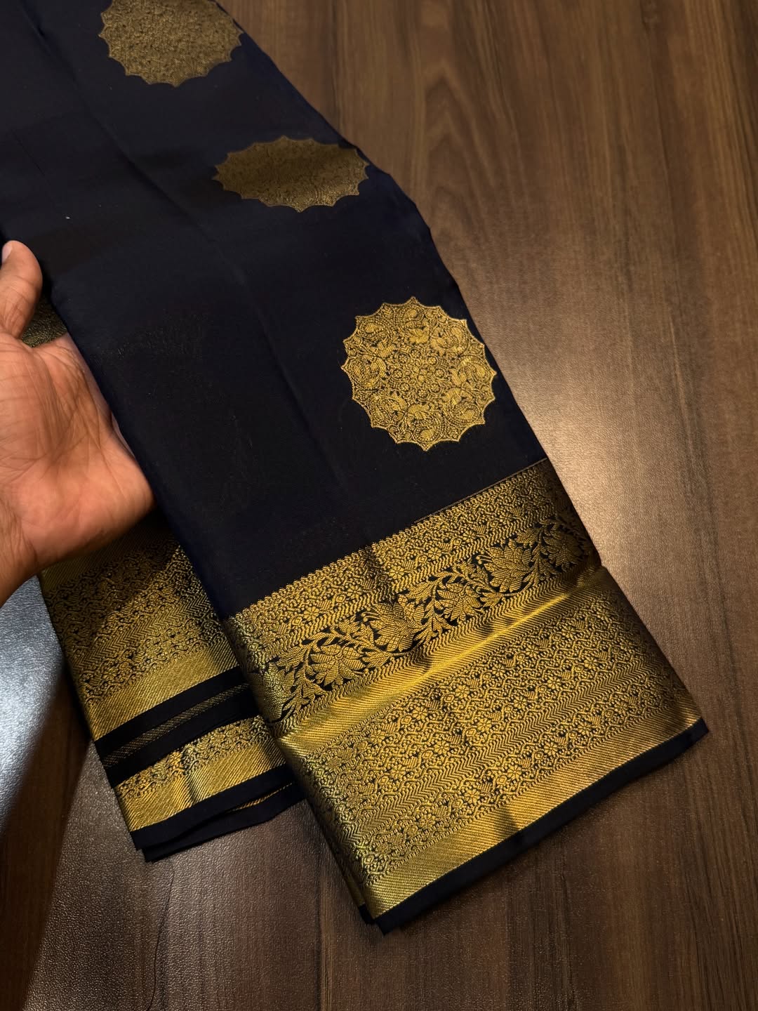 Propinquity Black Pure Zari Weaving Banarasi Silk Saree With Refreshing Blouse Piece