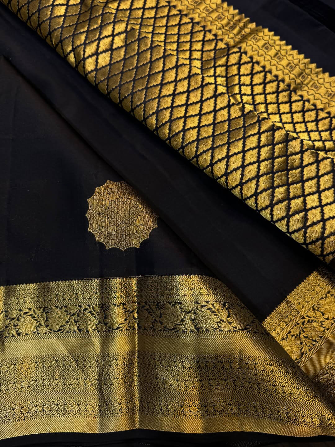 Propinquity Black Pure Zari Weaving Banarasi Silk Saree With Refreshing Blouse Piece