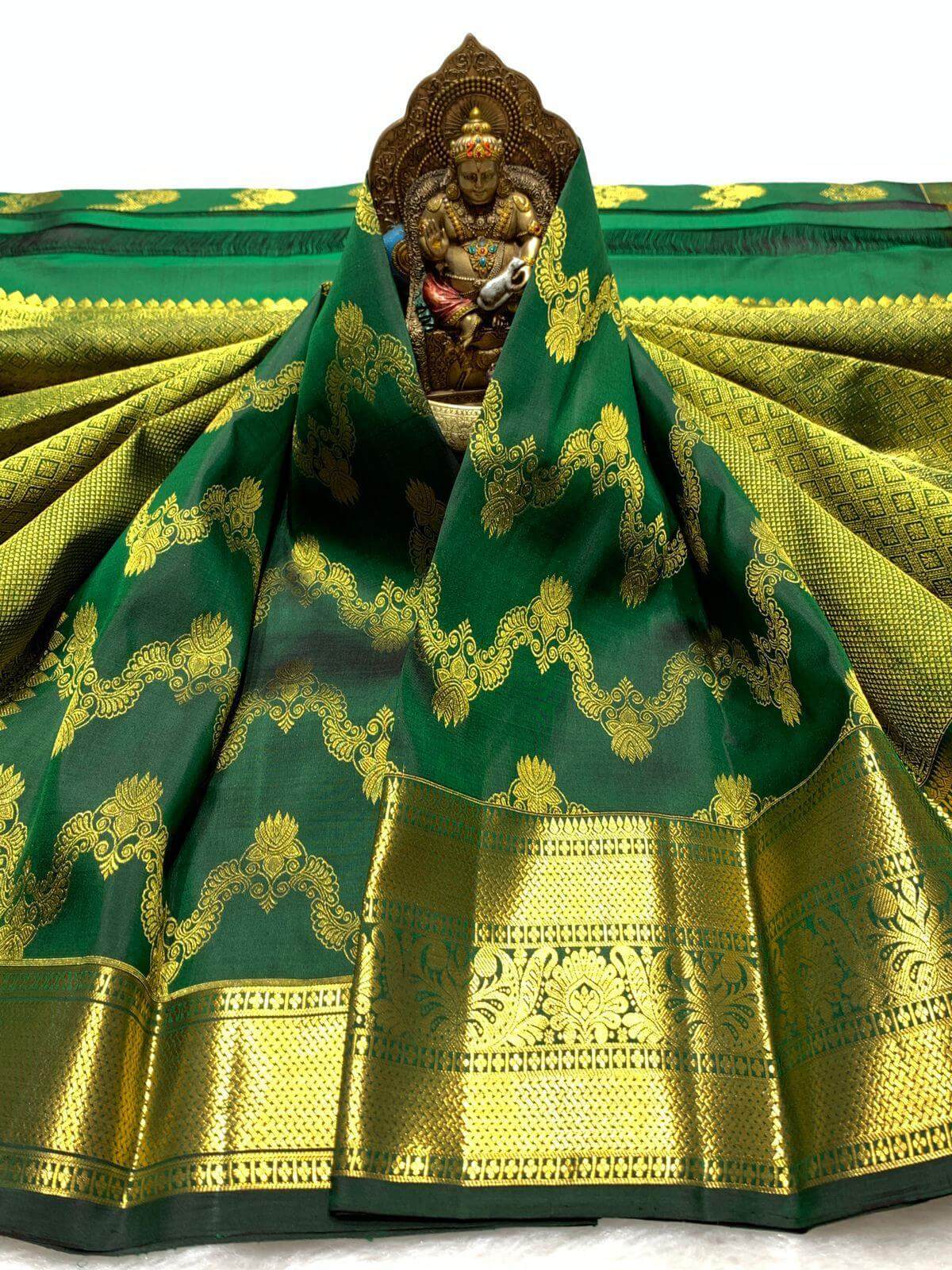 Fantabulous Dark Green Pure Zari Weaving Banarasi Silk Saree With Inspiring Blouse Piece