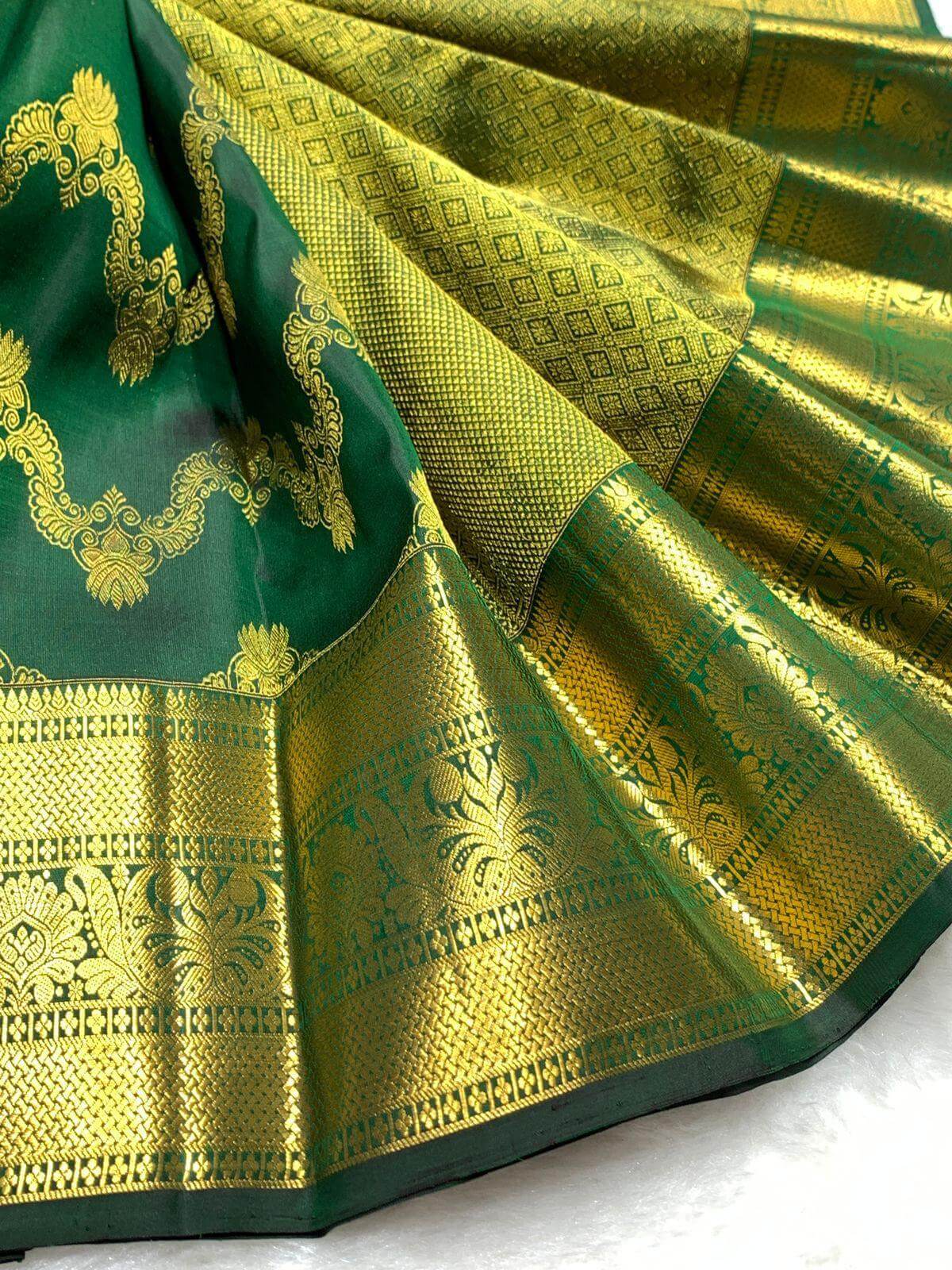 Fantabulous Dark Green Pure Zari Weaving Banarasi Silk Saree With Inspiring Blouse Piece