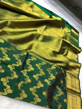 Fantabulous Dark Green Pure Zari Weaving Banarasi Silk Saree With Inspiring Blouse Piece