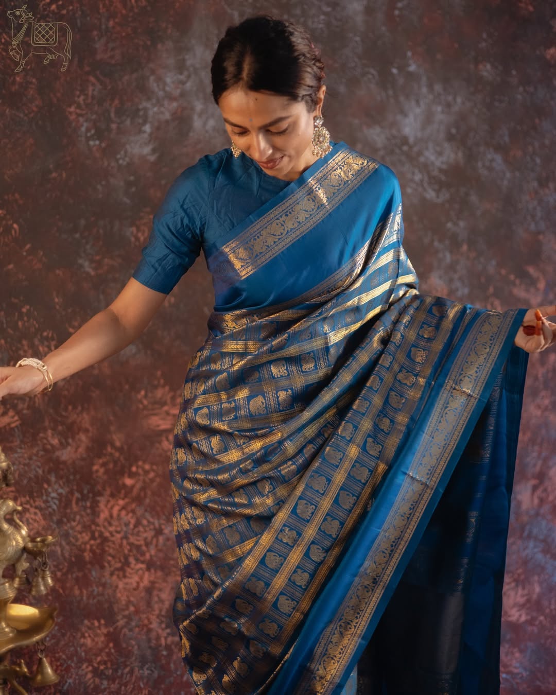 Elegant Blue Pure Zari Weaving Banarasi Silk Saree With Ideal Blouse Piece