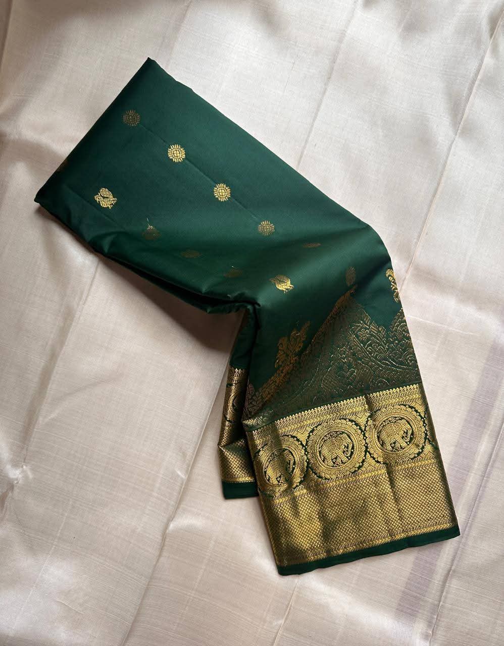 Exceptional Dark Green Pure Zari Weaving Banarasi Silk Saree With Snappy Blouse Piece
