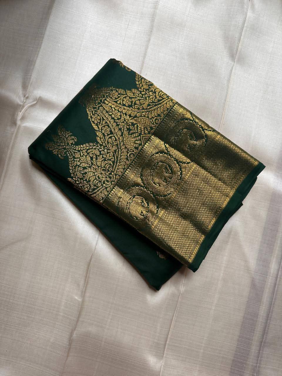 Exceptional Dark Green Pure Zari Weaving Banarasi Silk Saree With Snappy Blouse Piece