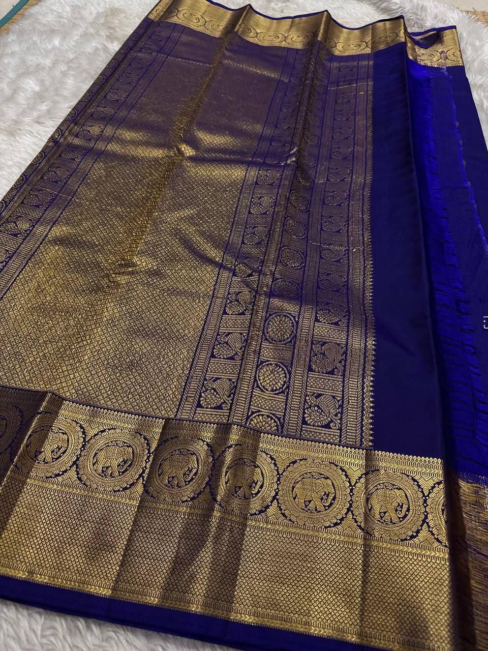 Piquant Navy Blue Pure Zari Weaving Banarasi Silk Saree With Luminous Blouse Piece