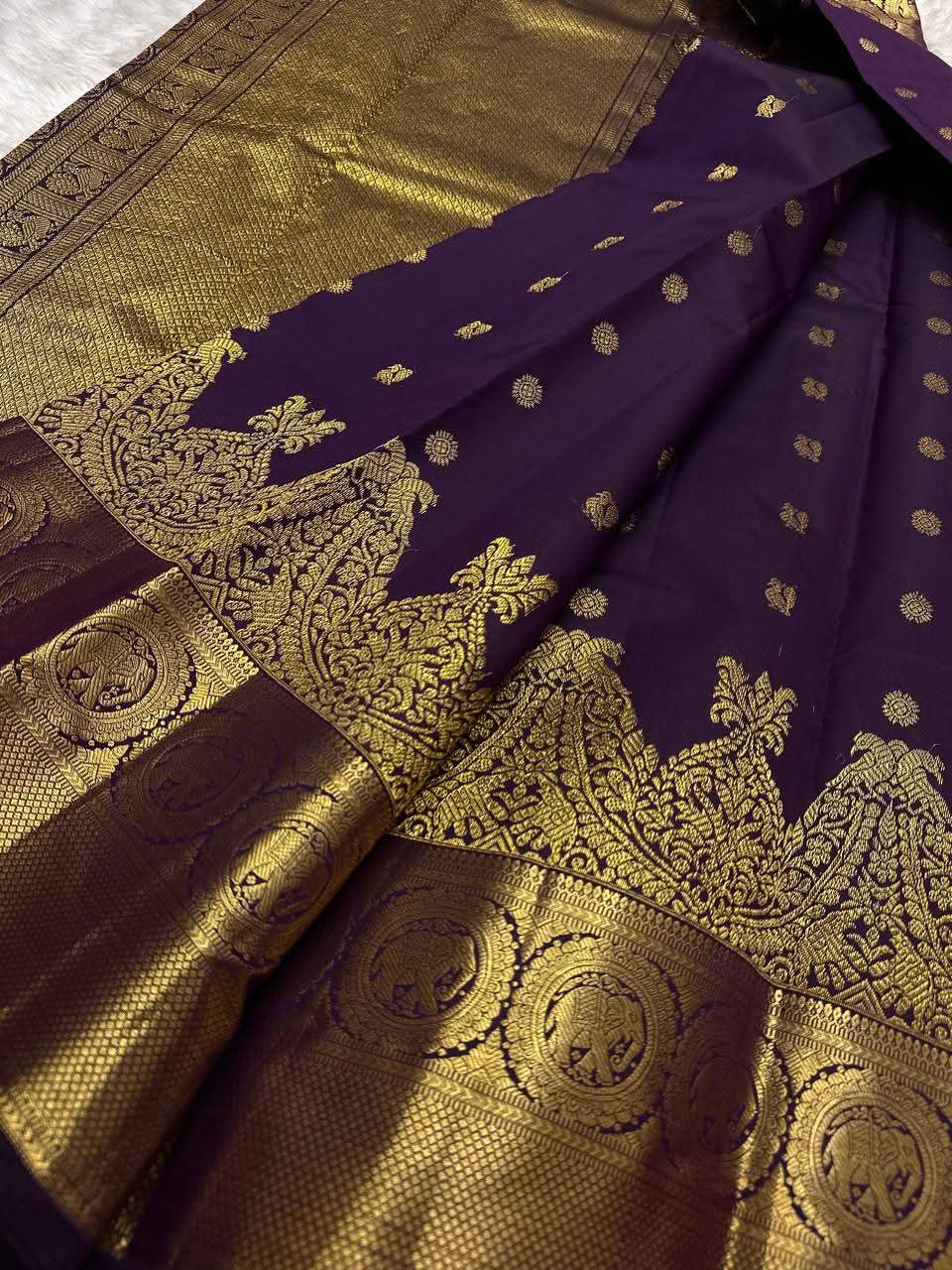 Charismatic Purple Pure Zari Weaving Banarasi Silk Saree With Enchanting Blouse Piece
