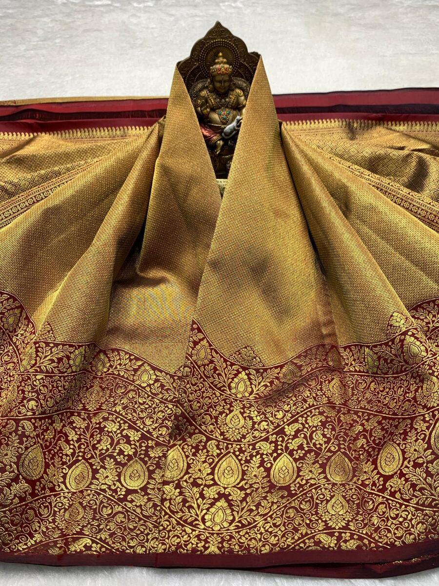 Fairytale Maroon Pure Zari Weaving Banarasi Silk Saree With Eclat Blouse Piece