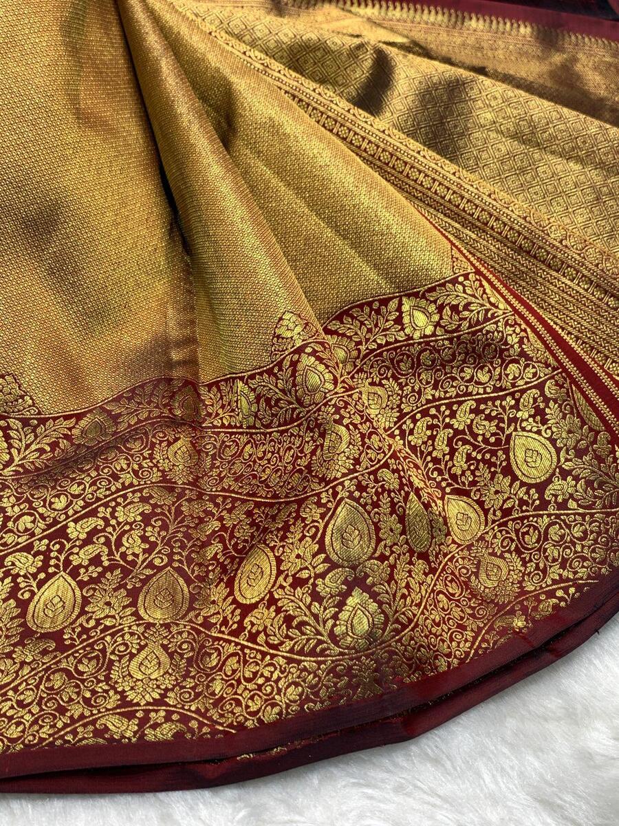 Fairytale Maroon Pure Zari Weaving Banarasi Silk Saree With Eclat Blouse Piece