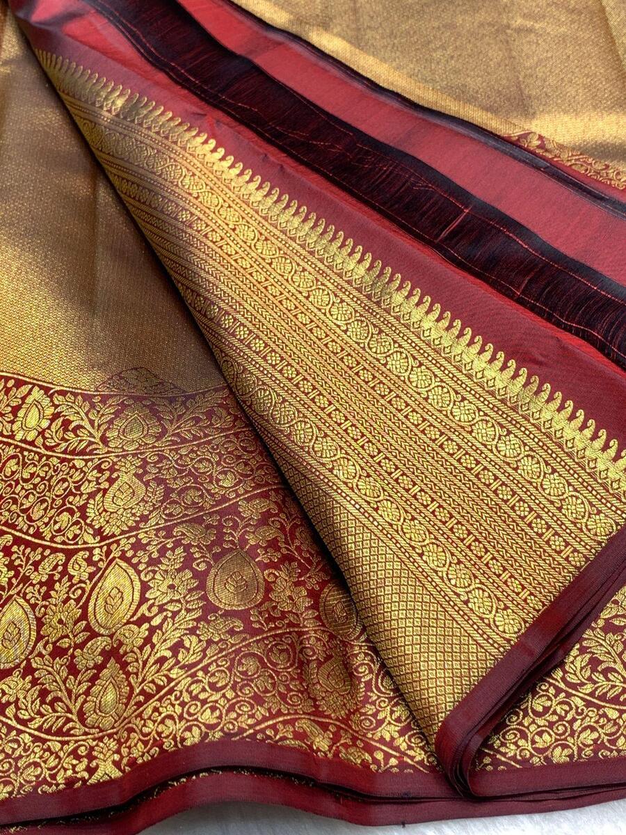 Fairytale Maroon Pure Zari Weaving Banarasi Silk Saree With Eclat Blouse Piece