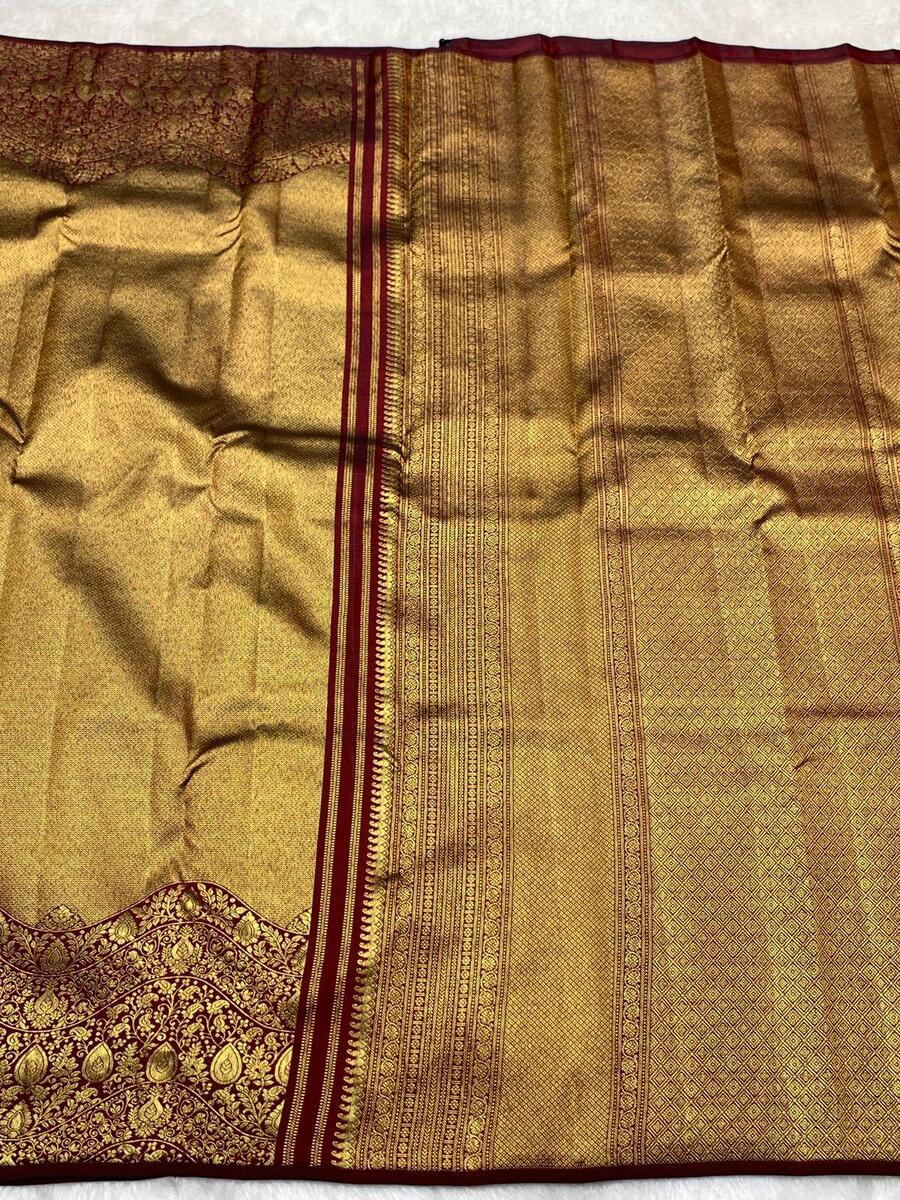 Fairytale Maroon Pure Zari Weaving Banarasi Silk Saree With Eclat Blouse Piece