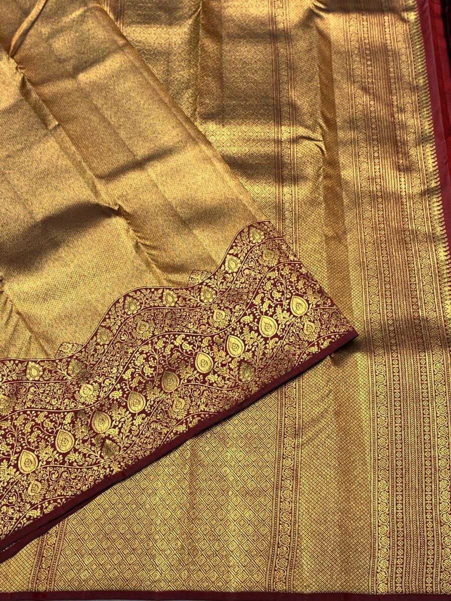 Fairytale Maroon Pure Zari Weaving Banarasi Silk Saree With Eclat Blouse Piece