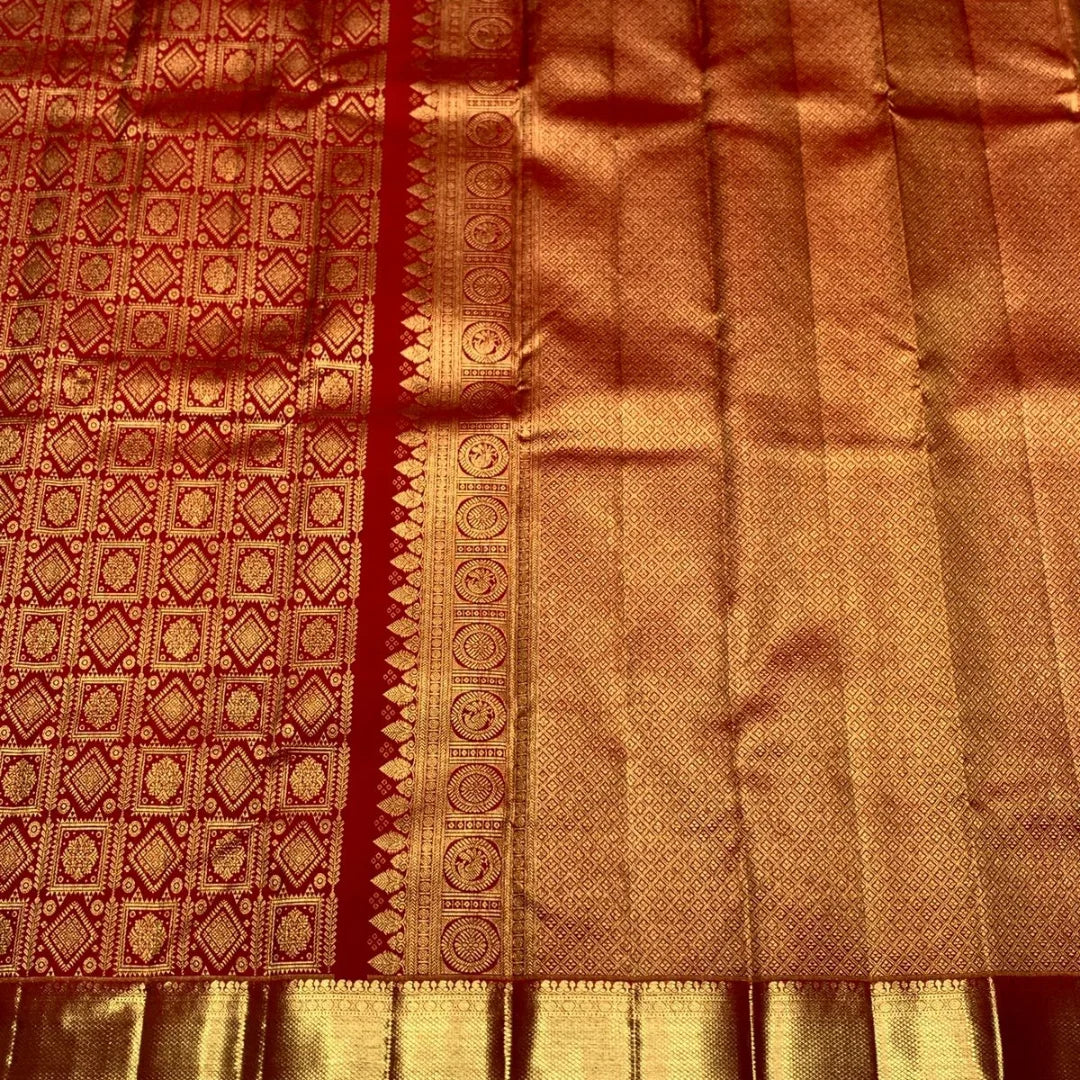 Scrupulous Red Pure Zari Weaving Banarasi Silk Saree With Ethnic Blouse Piece