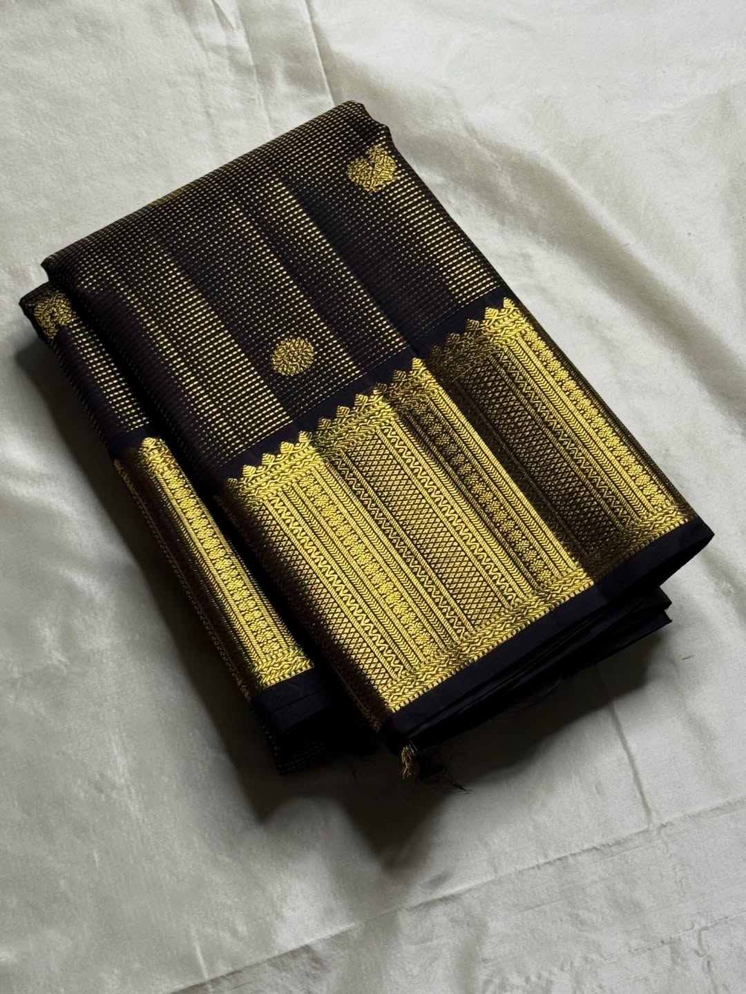 Prettiest Black Pure Zari Weaving Banarasi Silk Saree With Verdant Blouse Piece