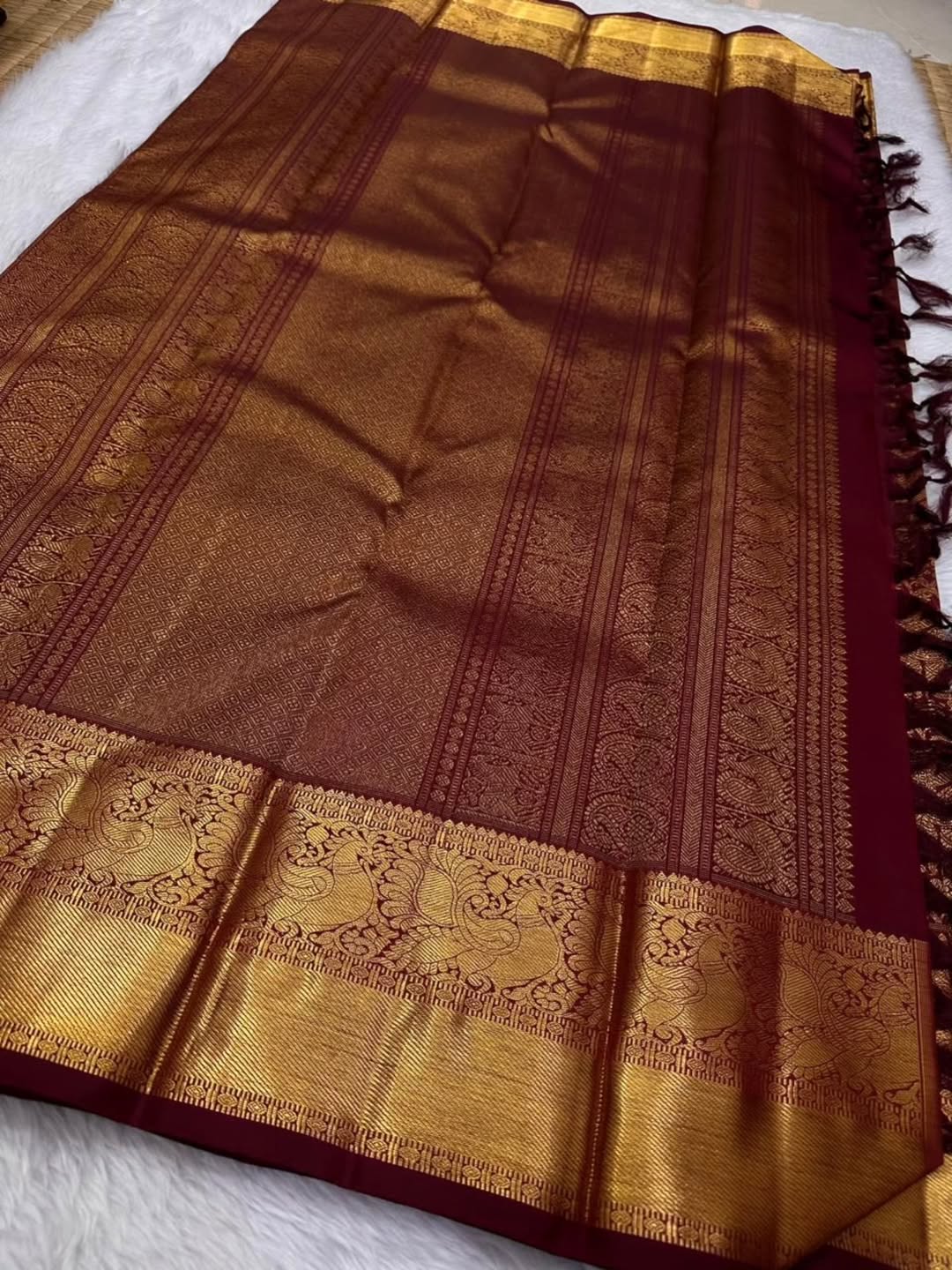Inimitable Maroon Pure Zari Weaving Banarasi Silk Saree With Sonorous Blouse Piece