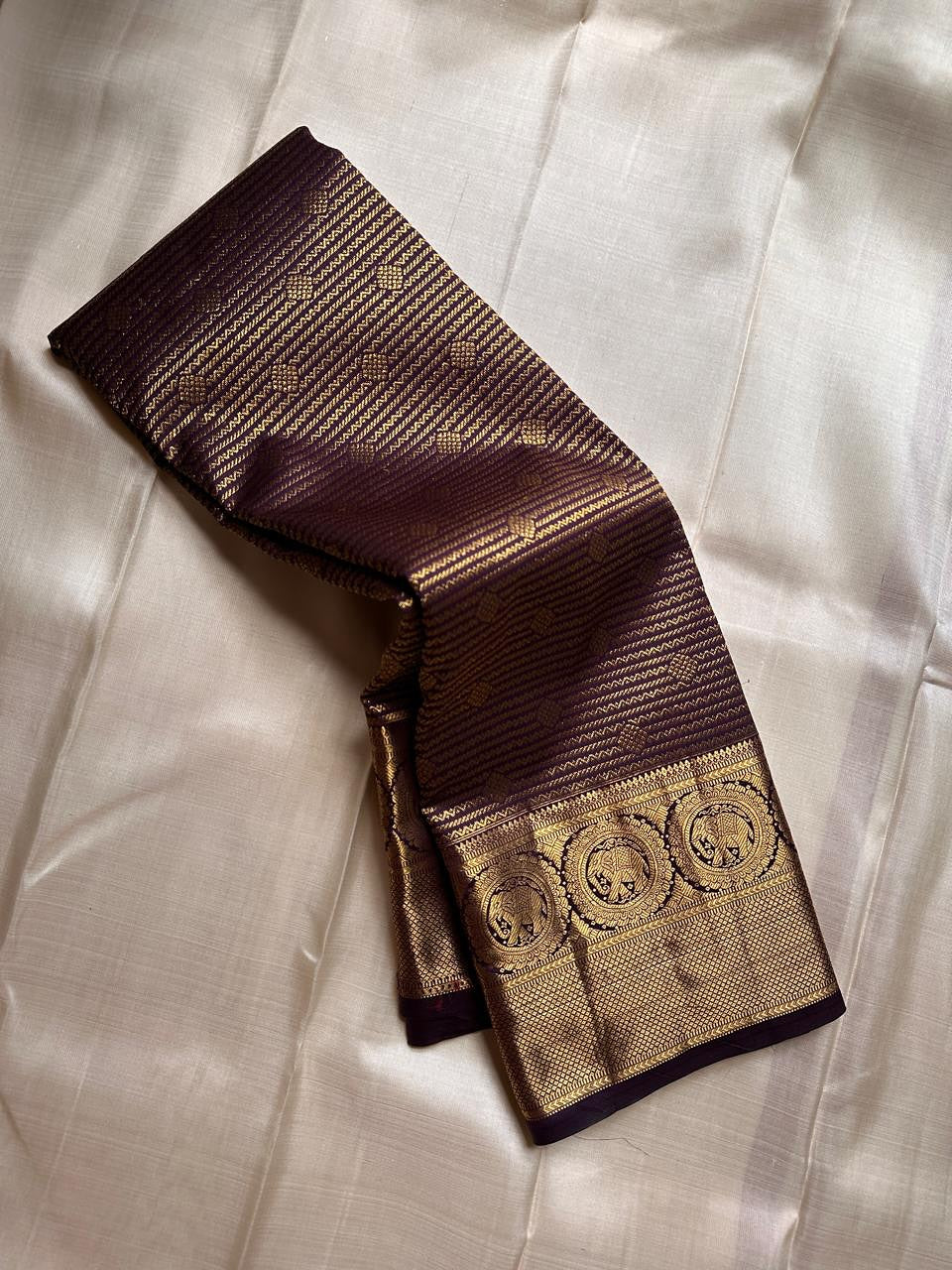 Glorious Purple Pure Zari Weaving Banarasi Silk Saree With Classy Blouse Piece