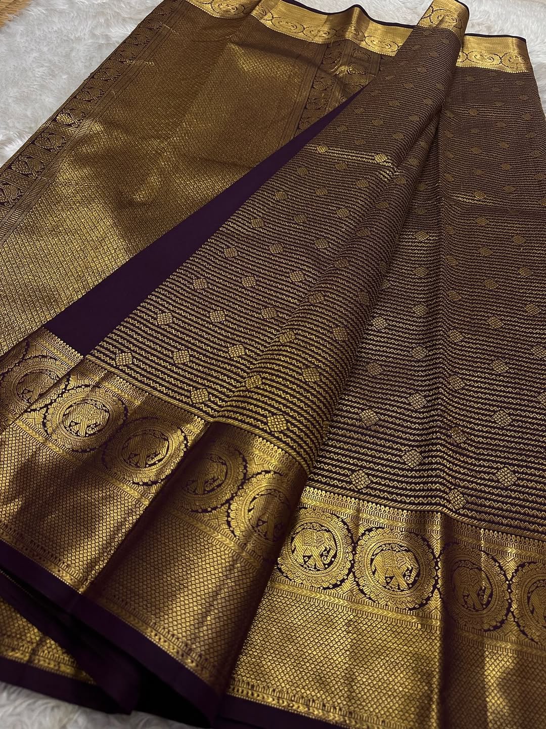 Glorious Purple Pure Zari Weaving Banarasi Silk Saree With Classy Blouse Piece