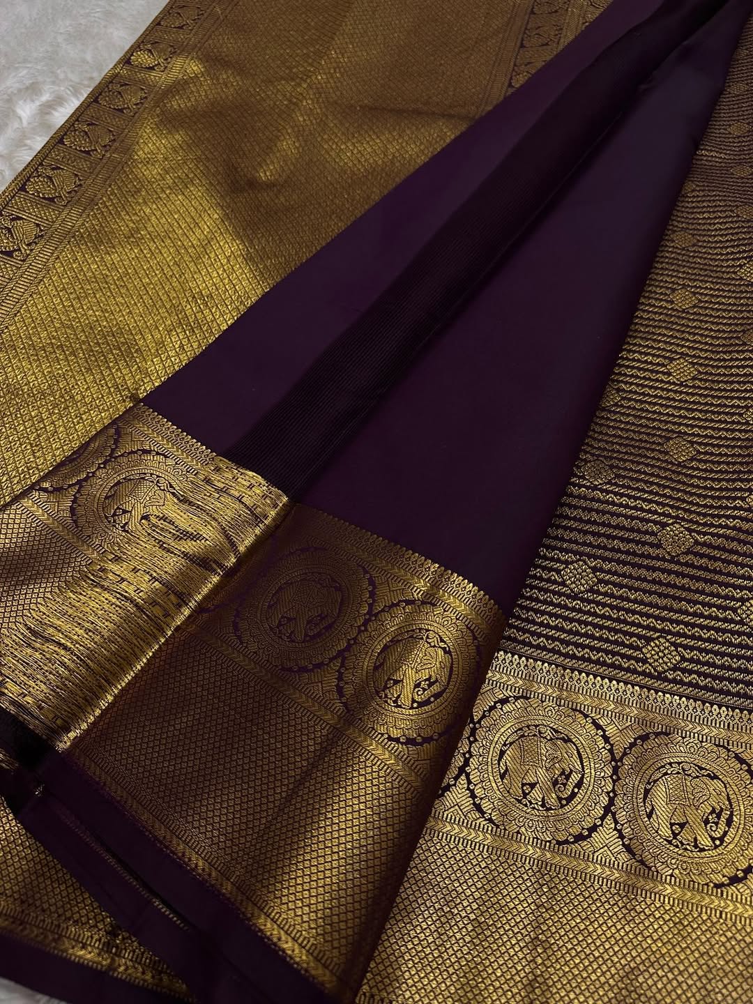 Glorious Purple Pure Zari Weaving Banarasi Silk Saree With Classy Blouse Piece