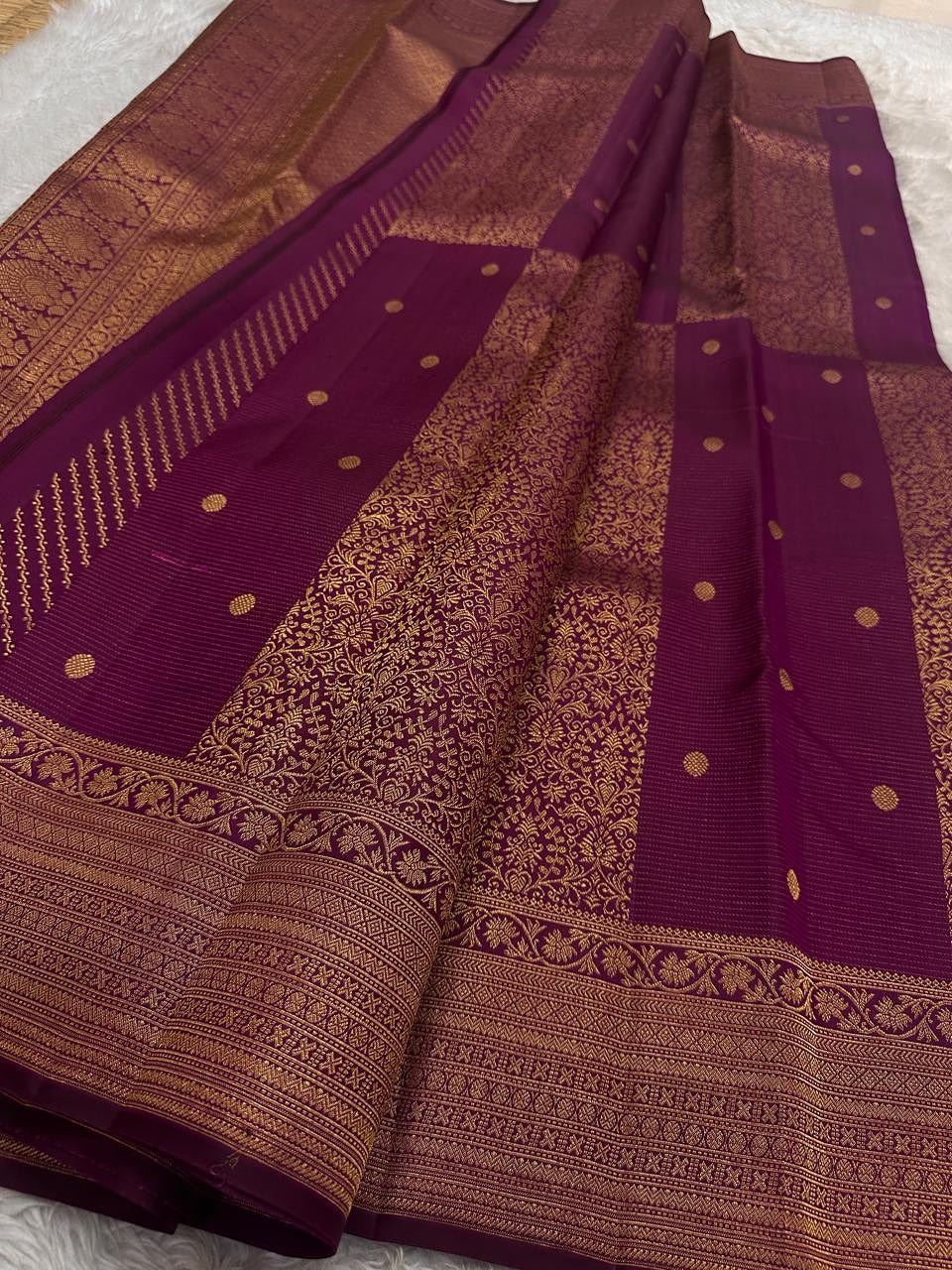 Wonderful Purple Pure Zari Weaving Banarasi Silk Saree With Radiant Blouse Piece