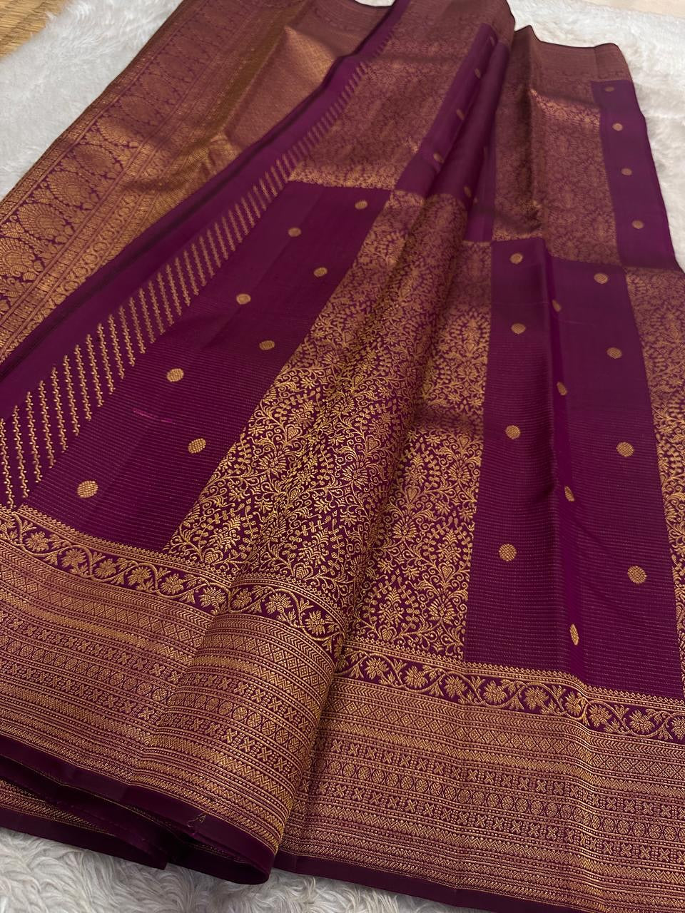 Wonderful Purple Pure Zari Weaving Banarasi Silk Saree With Radiant Blouse Piece
