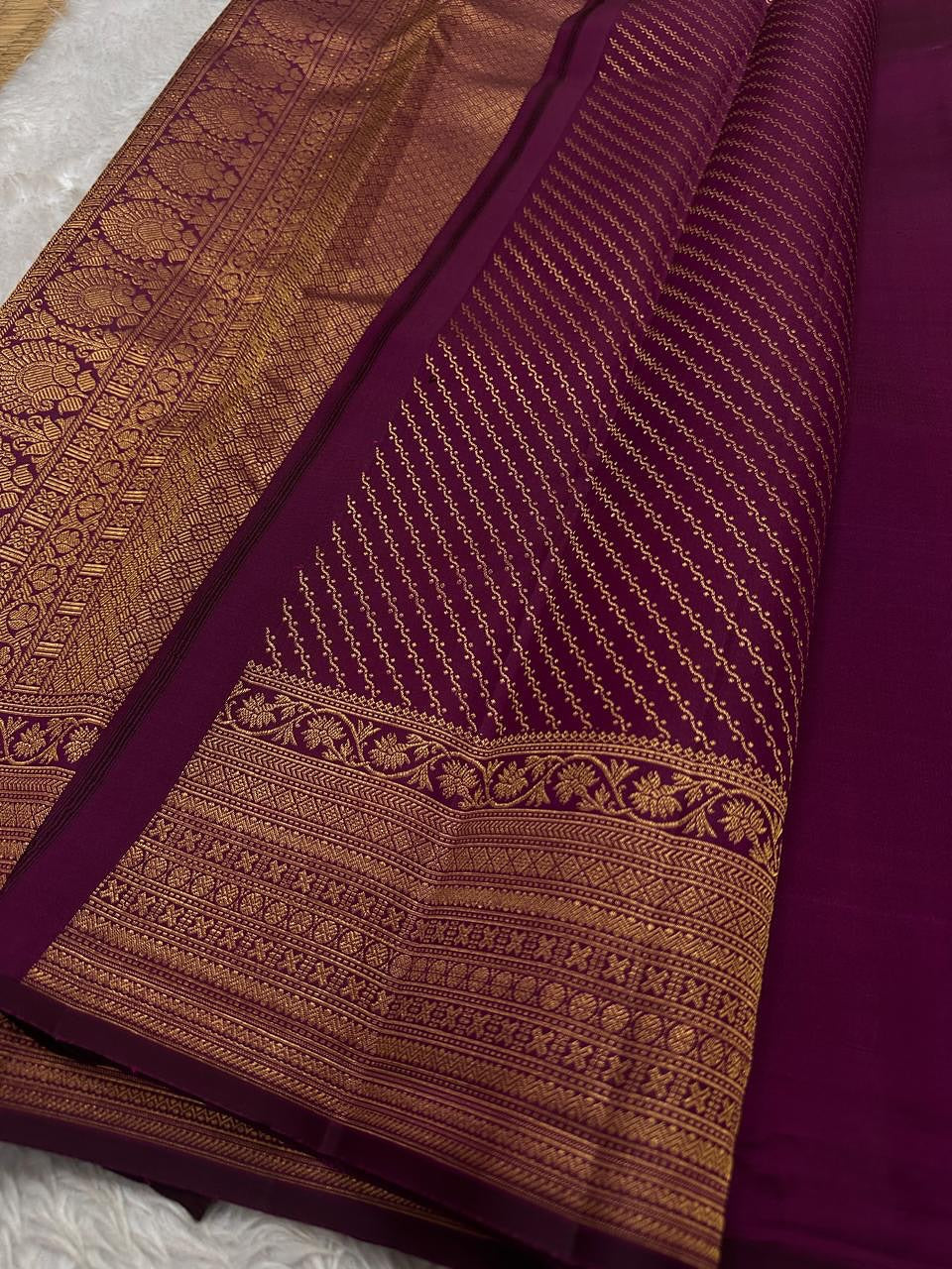Wonderful Purple Pure Zari Weaving Banarasi Silk Saree With Radiant Blouse Piece
