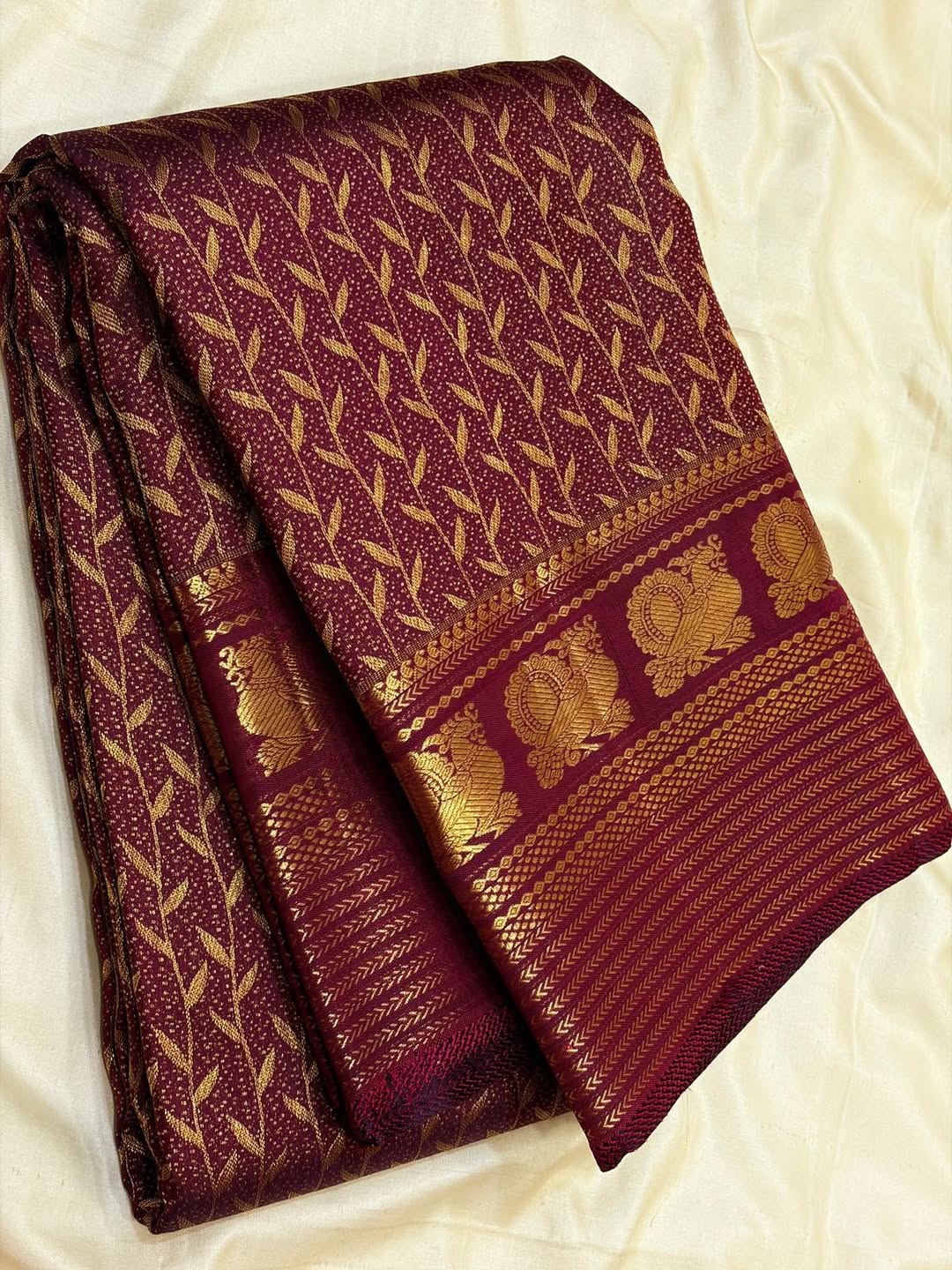 Exceptional Wine Pure Zari Weaving Banarasi Silk Saree With Jazzy Blouse Piece
