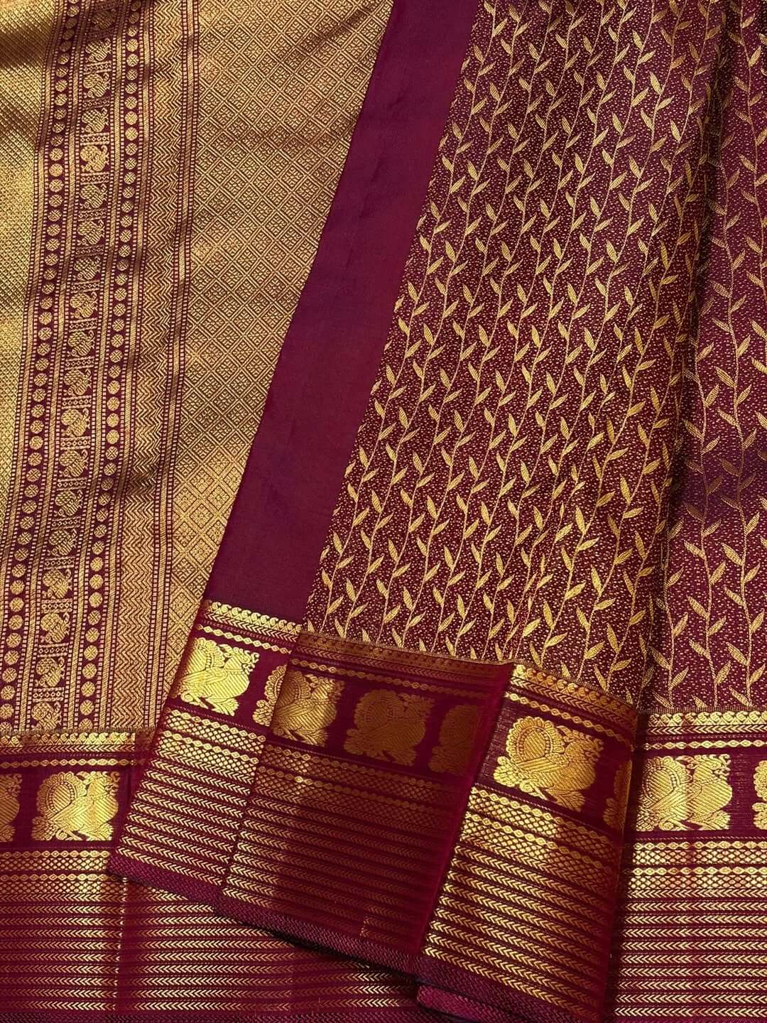 Exceptional Wine Pure Zari Weaving Banarasi Silk Saree With Jazzy Blouse Piece