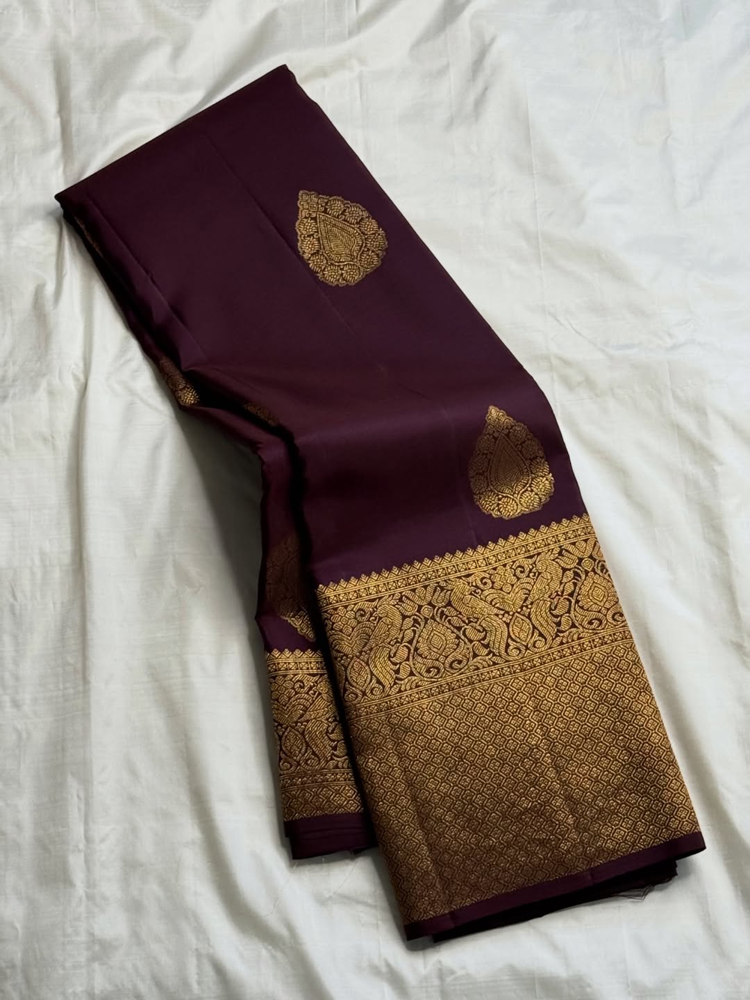 Stunner Wine Pure Zari Weaving Banarasi Silk Saree With Smashing Blouse Piece