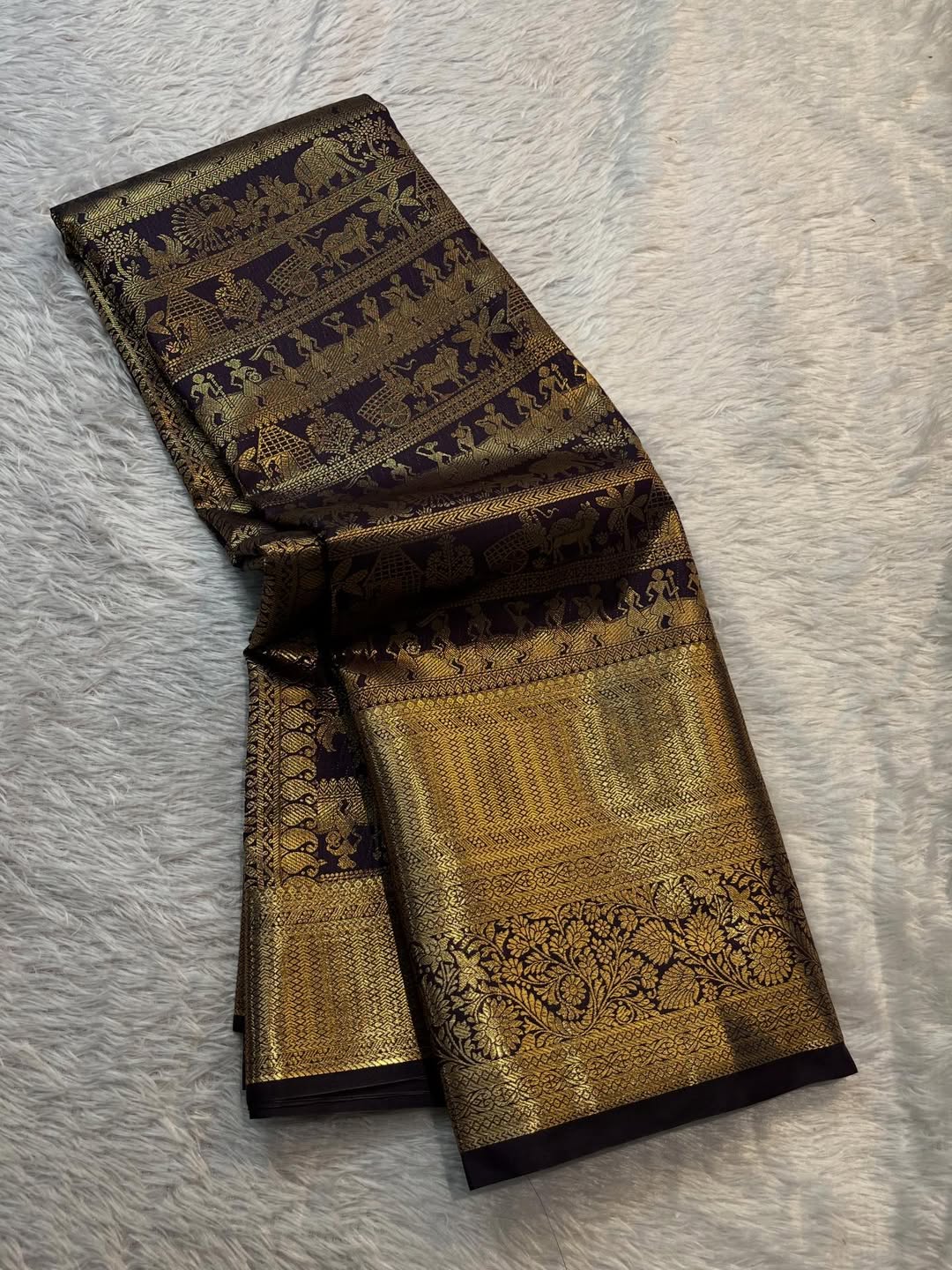 Ineffable Wine Pure Zari Weaving Banarasi Silk Saree With Tremendous Blouse Piece
