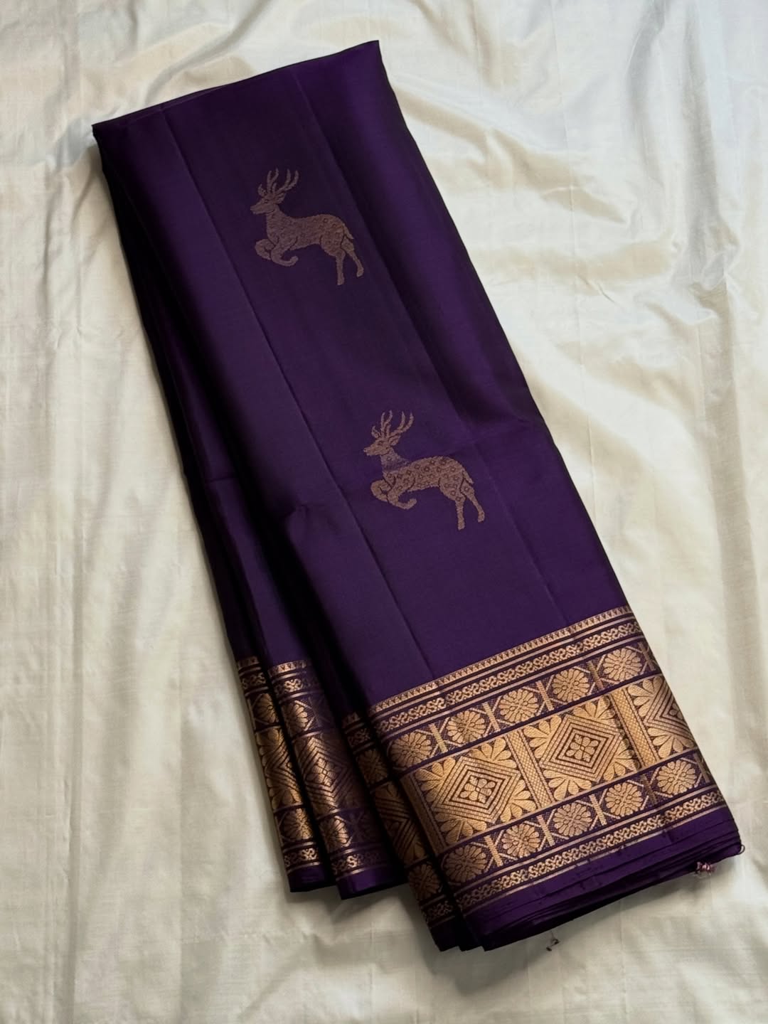 Pleasant Purple Pure Zari Weaving Banarasi Silk Saree With Tantalizing Blouse Piece
