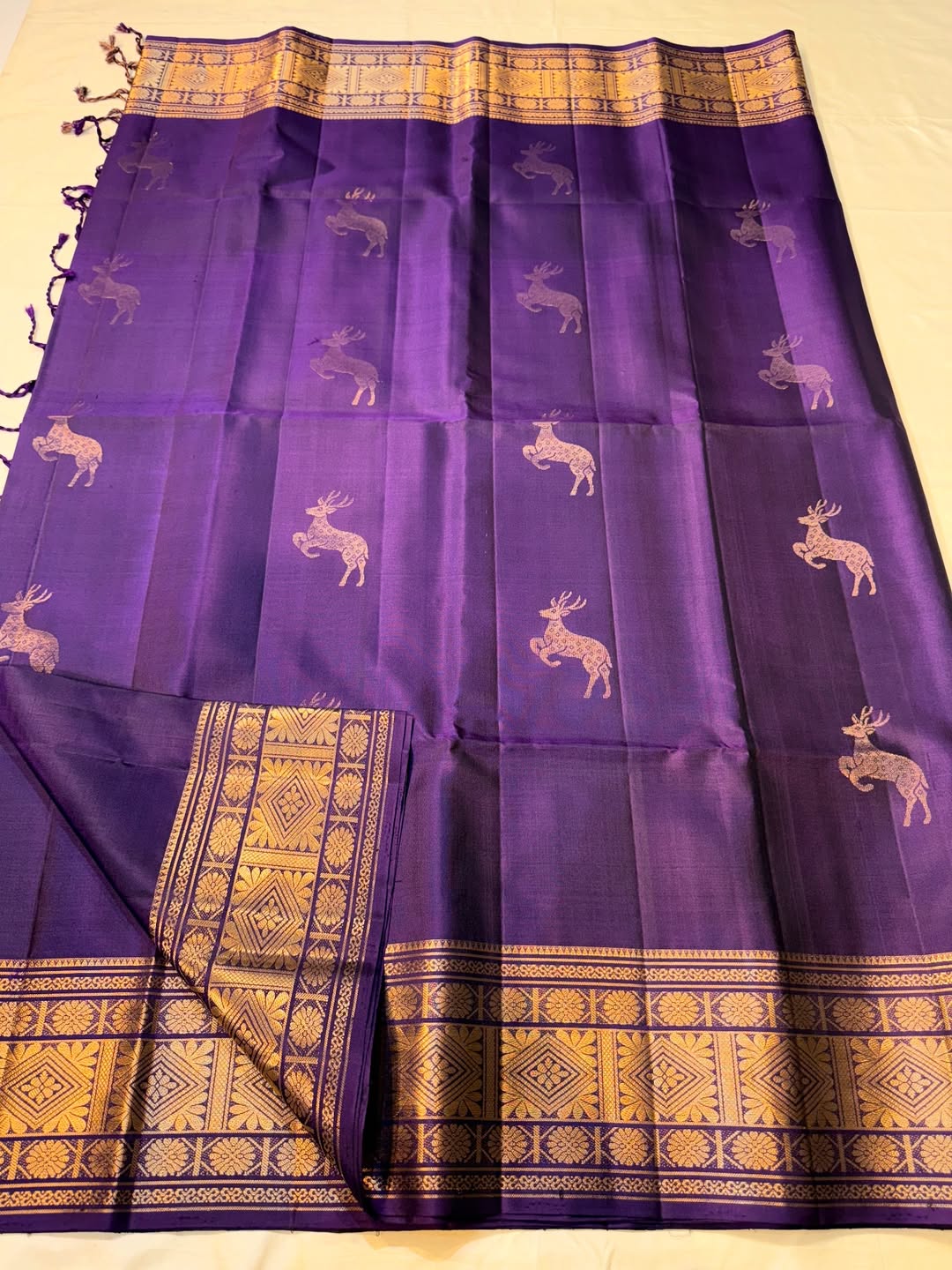 Pleasant Purple Pure Zari Weaving Banarasi Silk Saree With Tantalizing Blouse Piece