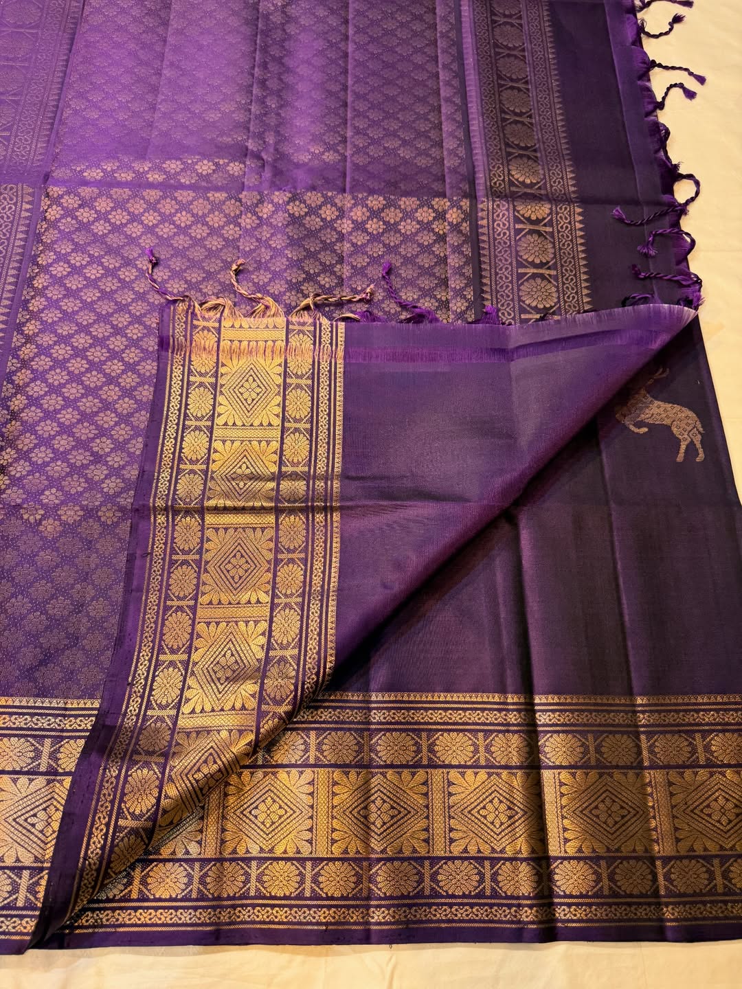 Pleasant Purple Pure Zari Weaving Banarasi Silk Saree With Tantalizing Blouse Piece