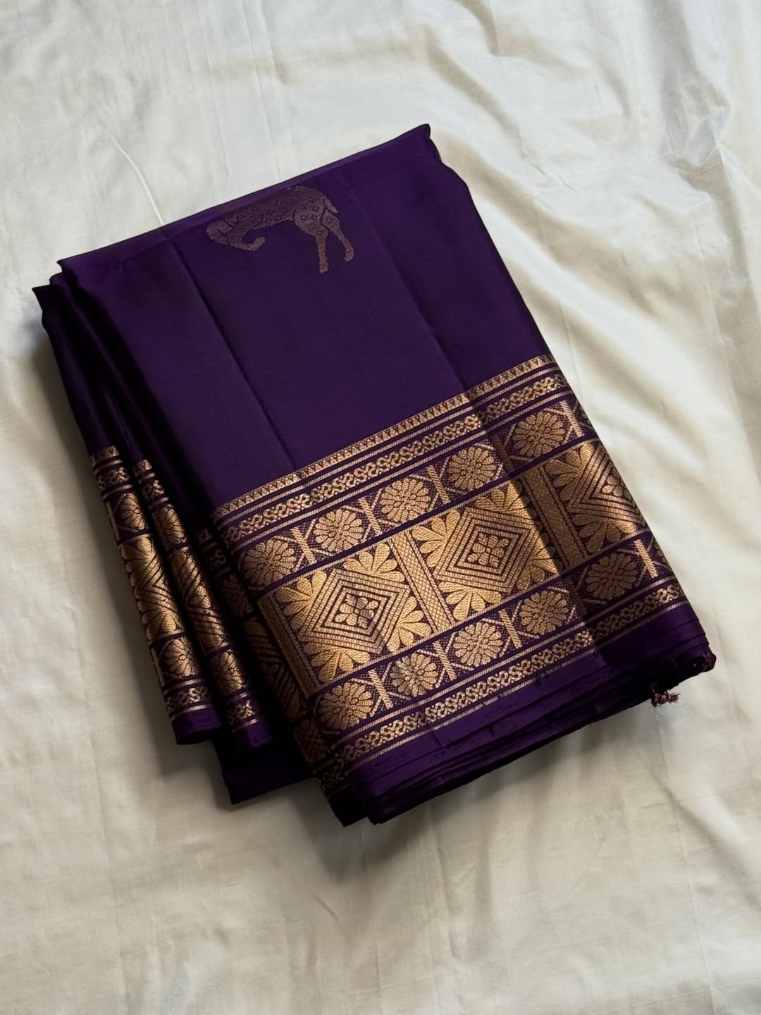 Pleasant Purple Pure Zari Weaving Banarasi Silk Saree With Tantalizing Blouse Piece