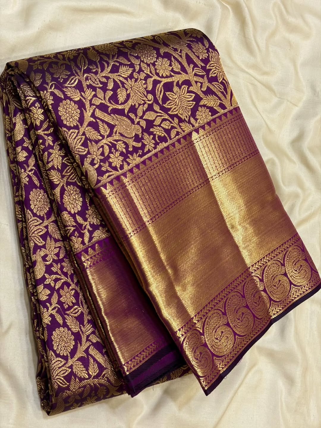Gossamer Purple Pure Zari Weaving Banarasi Silk Saree With Lustrous Blouse Piece