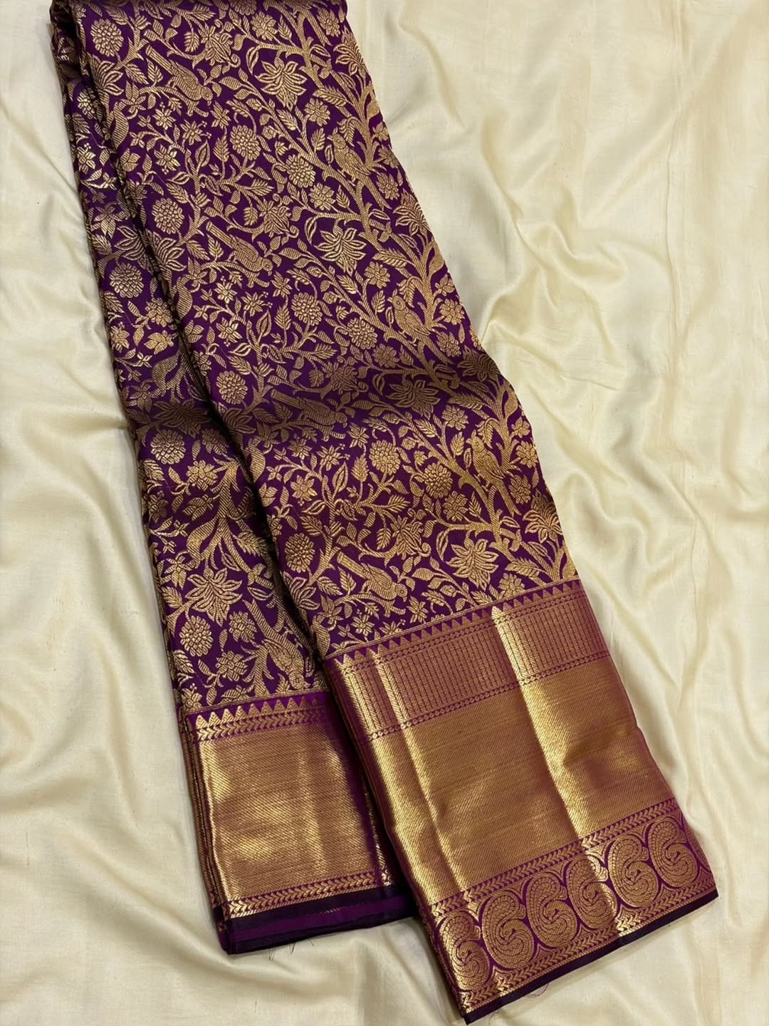 Gossamer Purple Pure Zari Weaving Banarasi Silk Saree With Lustrous Blouse Piece
