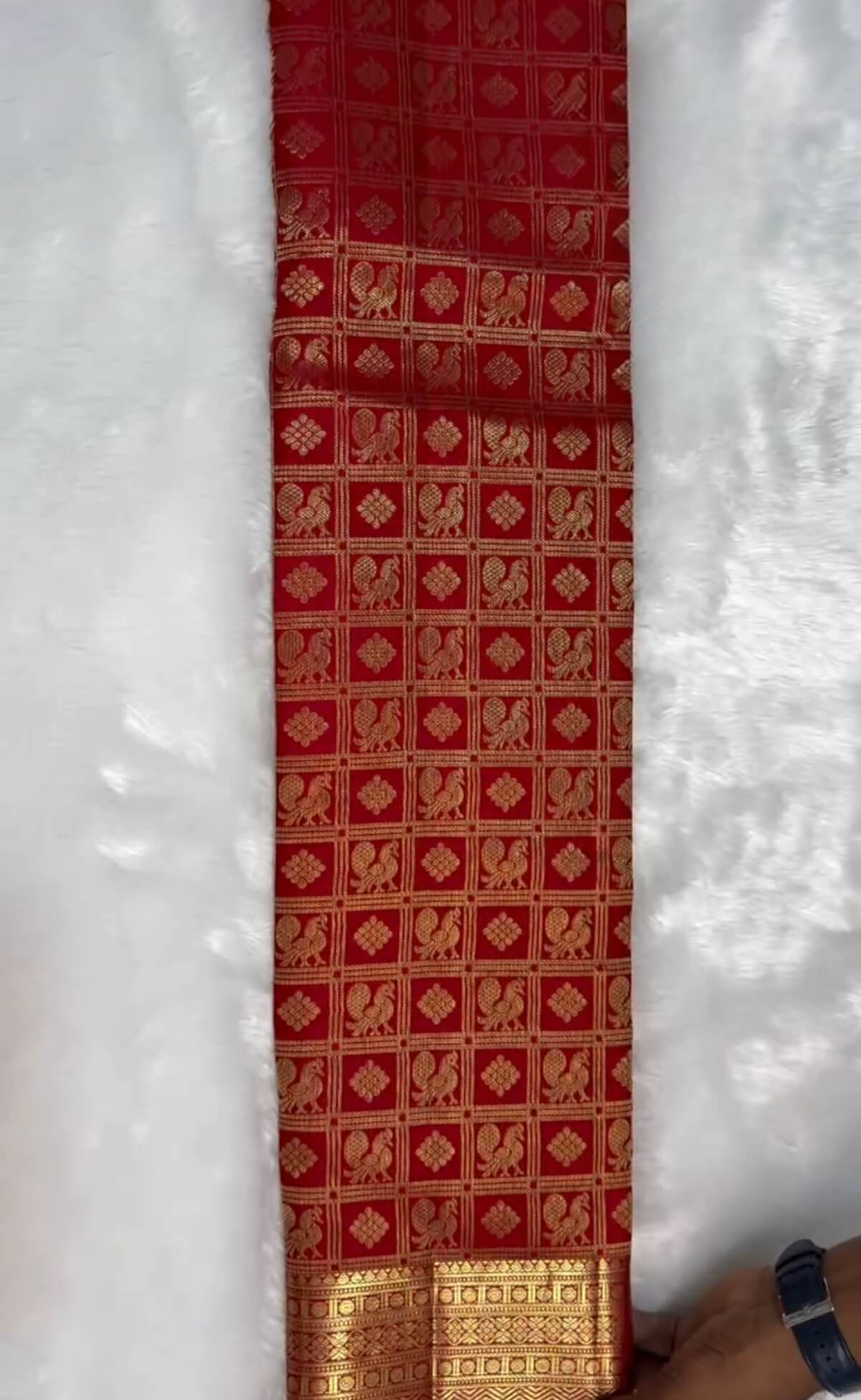 Prodigal Red Pure Zari Weaving Banarasi Silk Saree With Majesty Blouse Piece