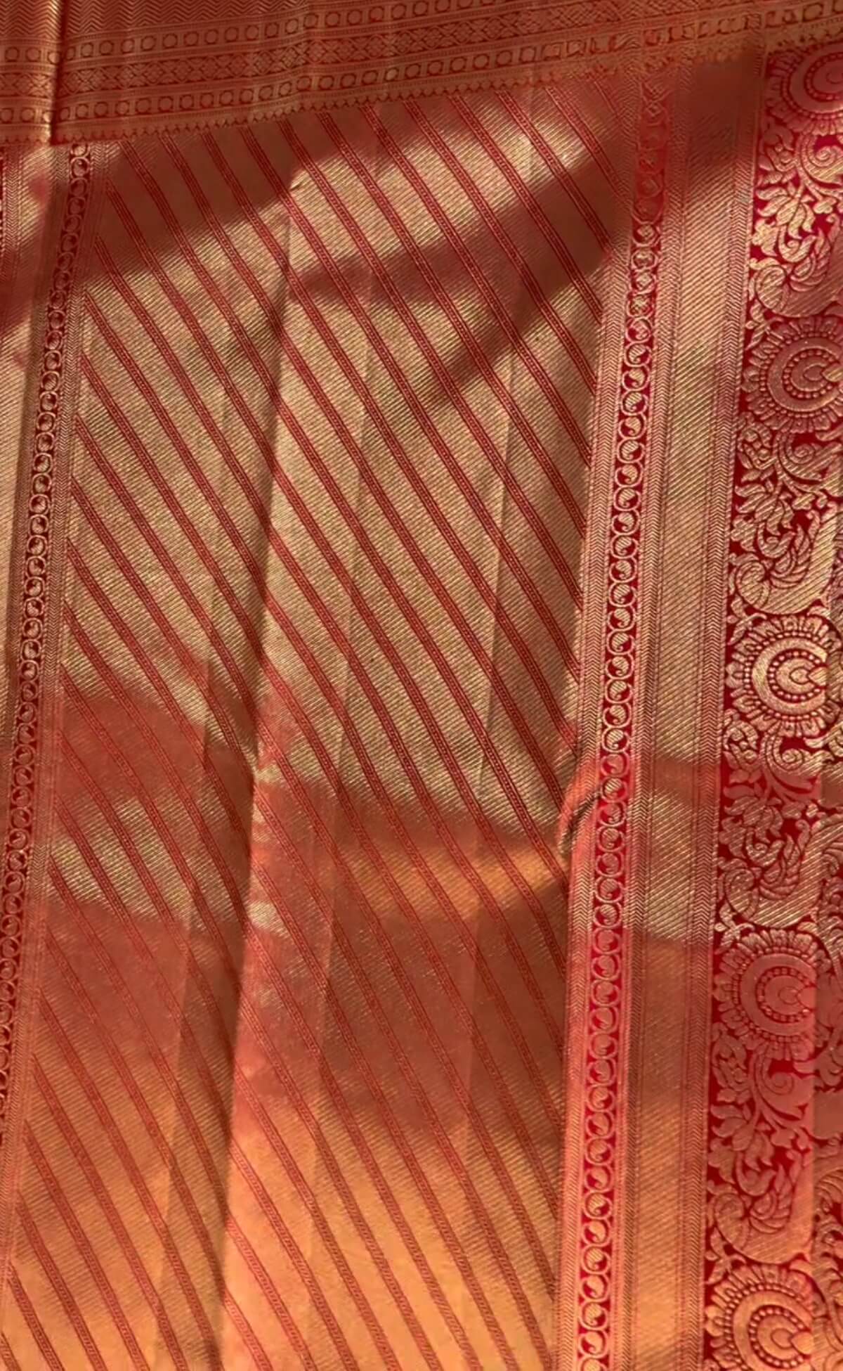 Prodigal Red Pure Zari Weaving Banarasi Silk Saree With Majesty Blouse Piece