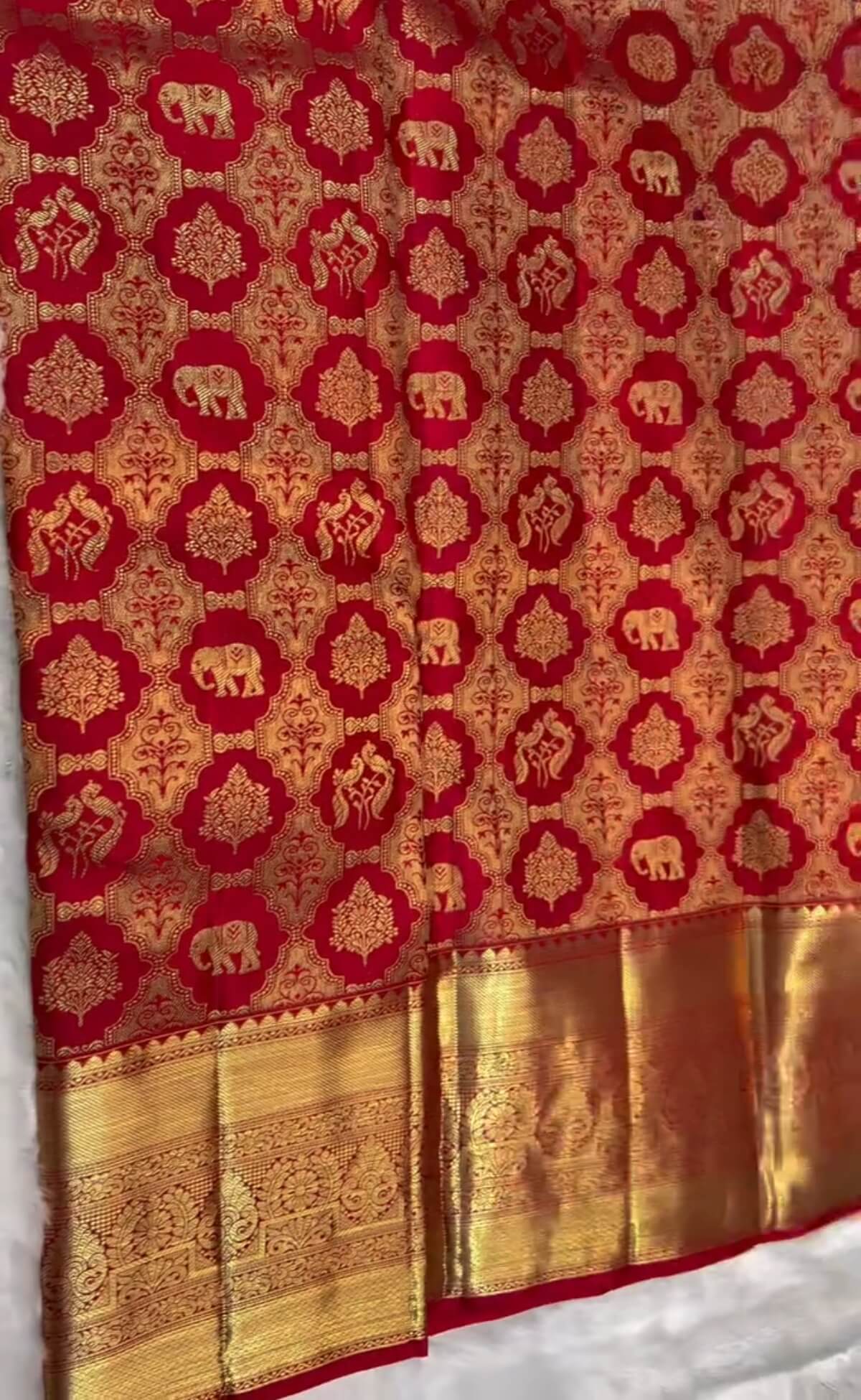 Eclat Red Pure Zari Weaving Banarasi Silk Saree With Beautiful Blouse Piece