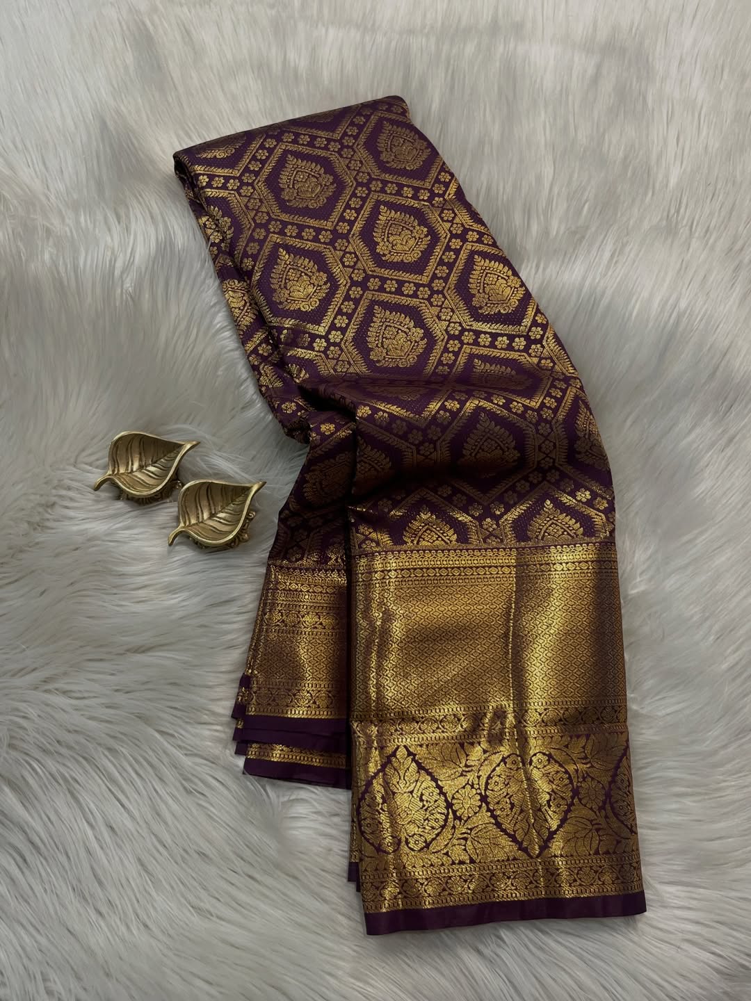Supernal Purple Pure Zari Weaving Banarasi Silk Saree With Refreshing Blouse Piece