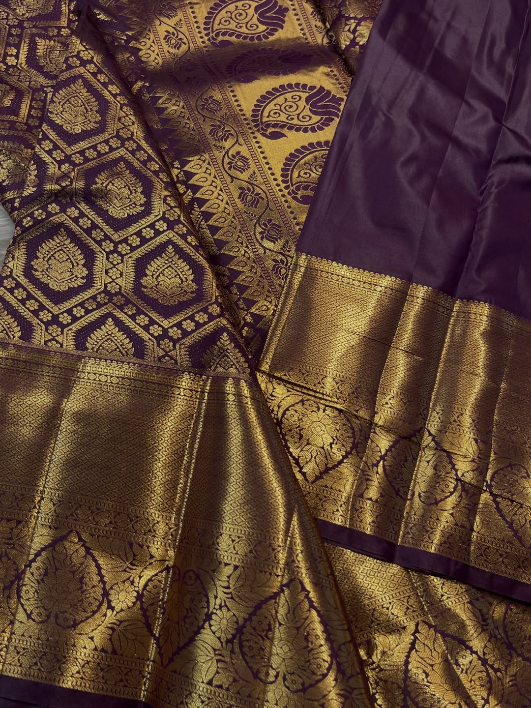 Supernal Purple Pure Zari Weaving Banarasi Silk Saree With Refreshing Blouse Piece