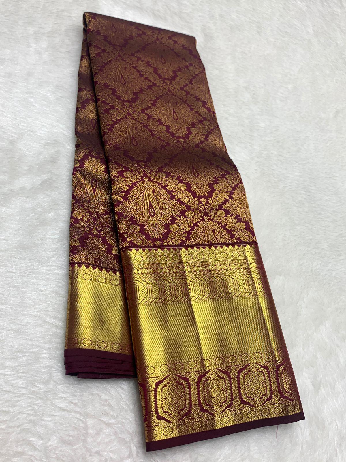 Evanescent Purple Pure Zari Weaving Banarasi Silk Saree With Seraphic Blouse Piece