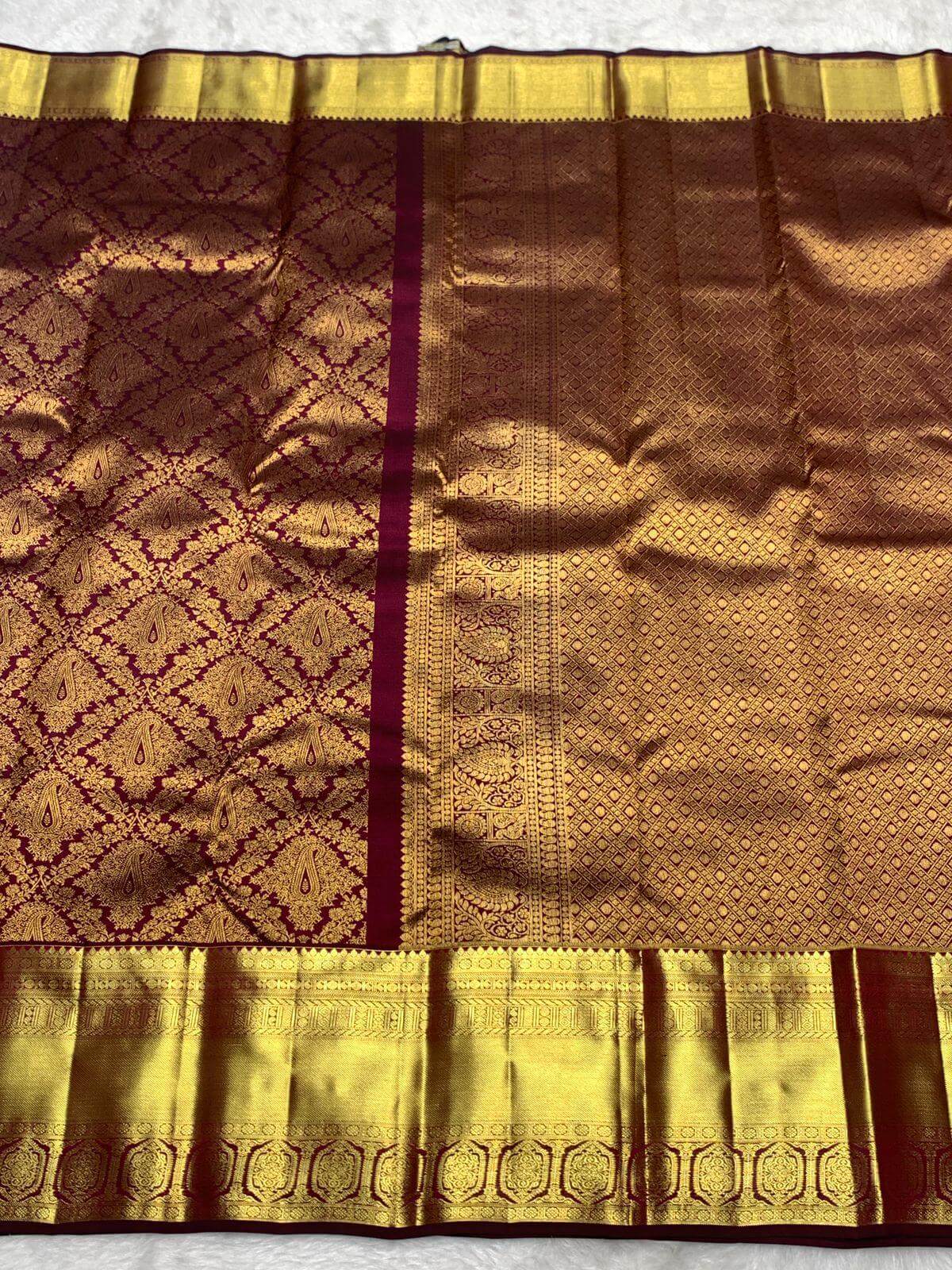 Evanescent Purple Pure Zari Weaving Banarasi Silk Saree With Seraphic Blouse Piece